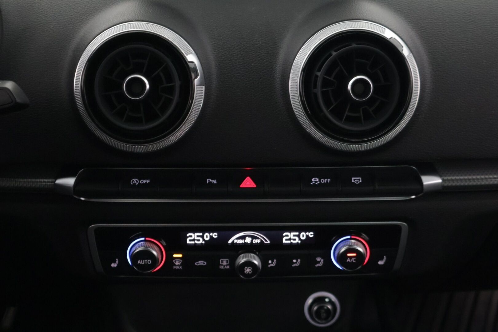 Audi A3 2018 1.6 TDI Sportback Business ** Suomi-Auto / Siisti! / Vakkari / Nahka-Alcantara - Taloudellinen / Facelift / Huippu renkaat - HULLUT AVAJAISHULINAT KORKOTARJOUS 3,29 %