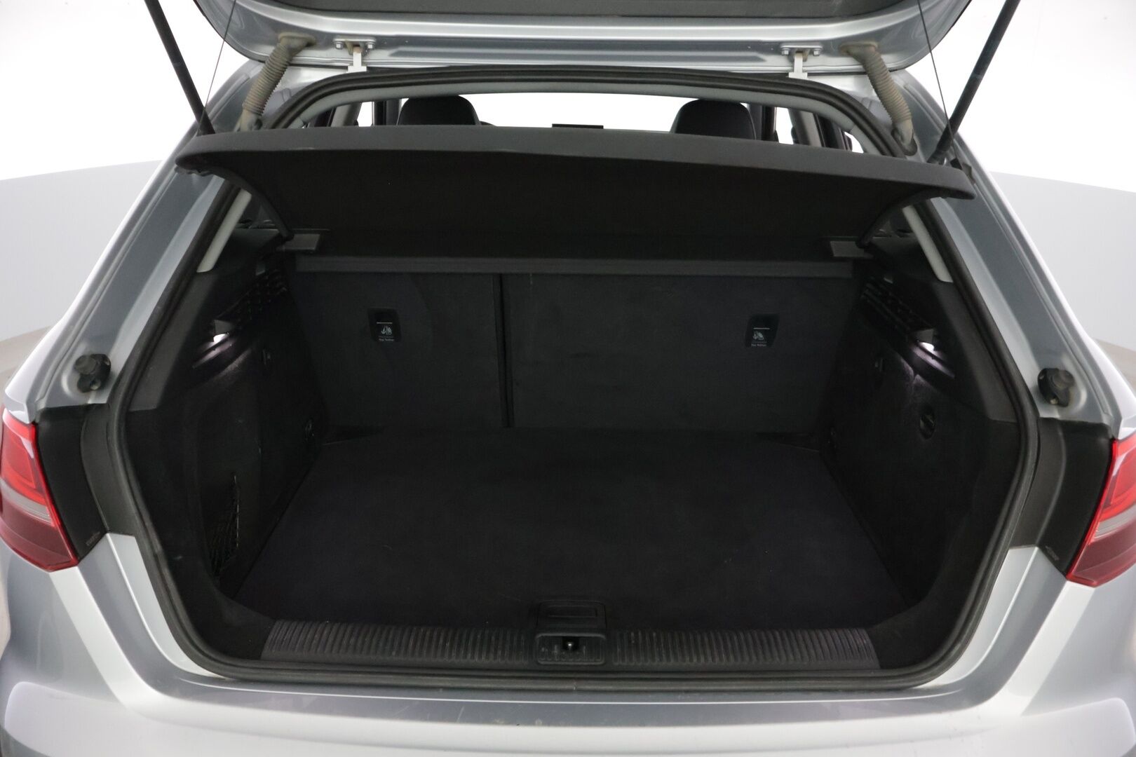 Audi A3 2018 1.6 TDI Sportback Business ** Suomi-Auto / Siisti! / Vakkari / Nahka-Alcantara - Taloudellinen / Facelift / Huippu renkaat - HULLUT AVAJAISHULINAT KORKOTARJOUS 3,29 %