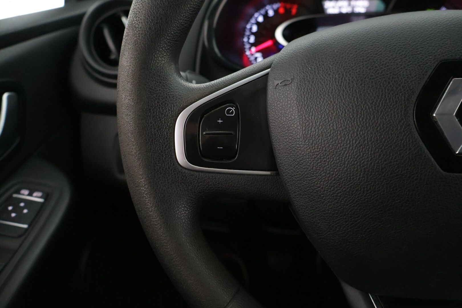 Renault Clio 2018 1,2 16v 75 Limited * Vakionopeudensäädin / Bluetooth / Ilmastointi * - 2x Renkaat / Juuri huollettu!