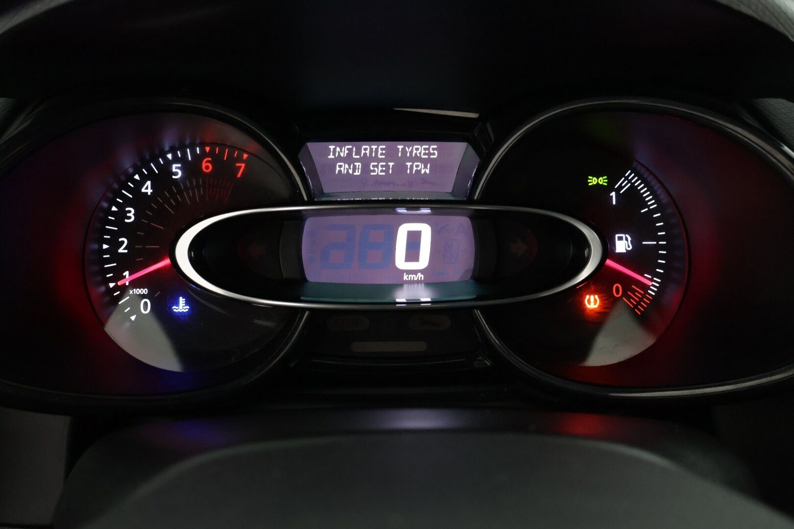 Renault Clio 2018 1,2 16v 75 Limited * Vakionopeudensäädin / Bluetooth / Ilmastointi * - 2x Renkaat / Juuri huollettu!