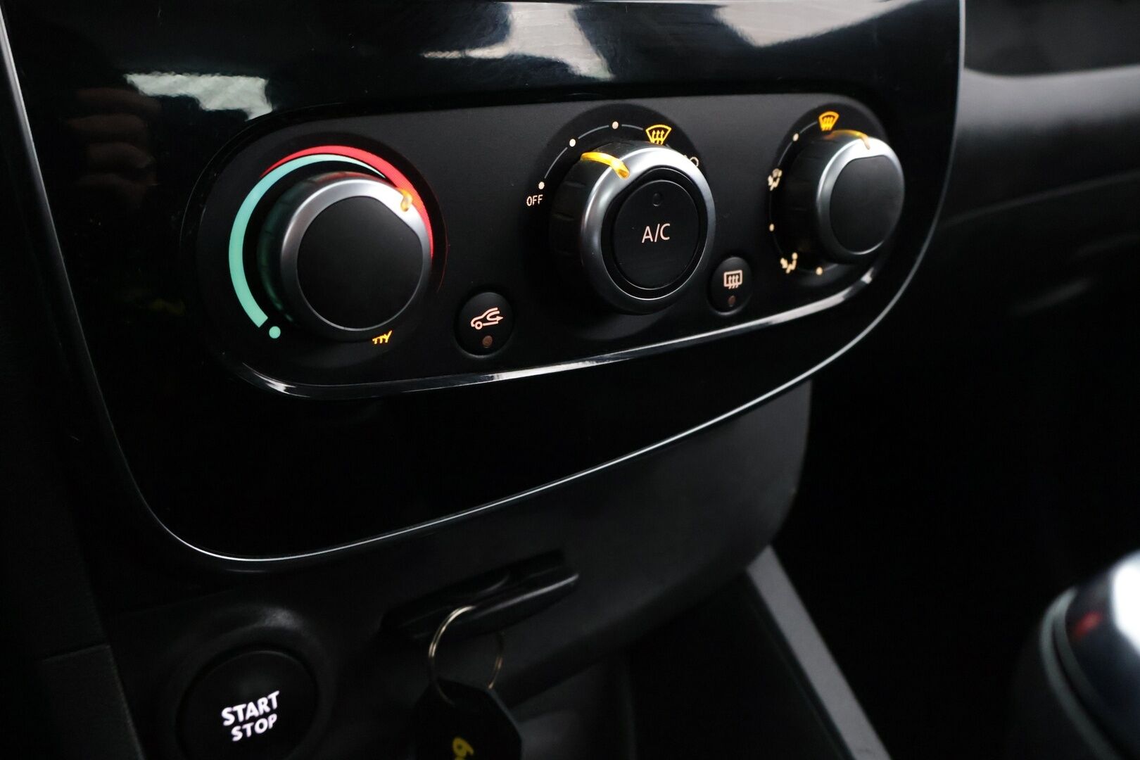 Renault Clio 2018 1,2 16v 75 Limited * Vakionopeudensäädin / Bluetooth / Ilmastointi * - 2x Renkaat / Juuri huollettu!