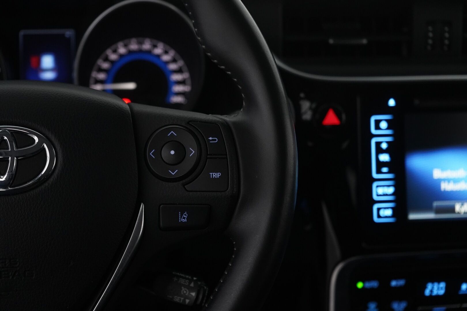 Toyota Auris 2017 1,8 Hybrid Active Edition - Suomi-auto / Kahdet renkaat / Ennakkomyynnissä - HULLUT VÄLIPÄIVÄT KORKOTARJOUS 2,49%