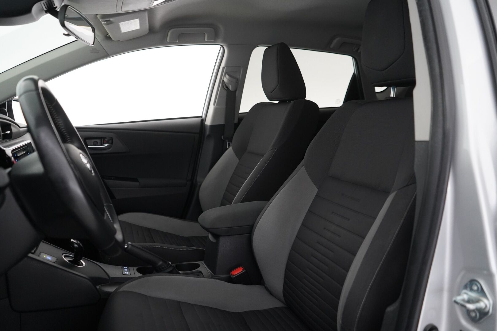 Toyota Auris 2017 1,8 Hybrid Active Edition - Suomi-auto / Kahdet renkaat / Ennakkomyynnissä - HULLUT VÄLIPÄIVÄT KORKOTARJOUS 2,49%