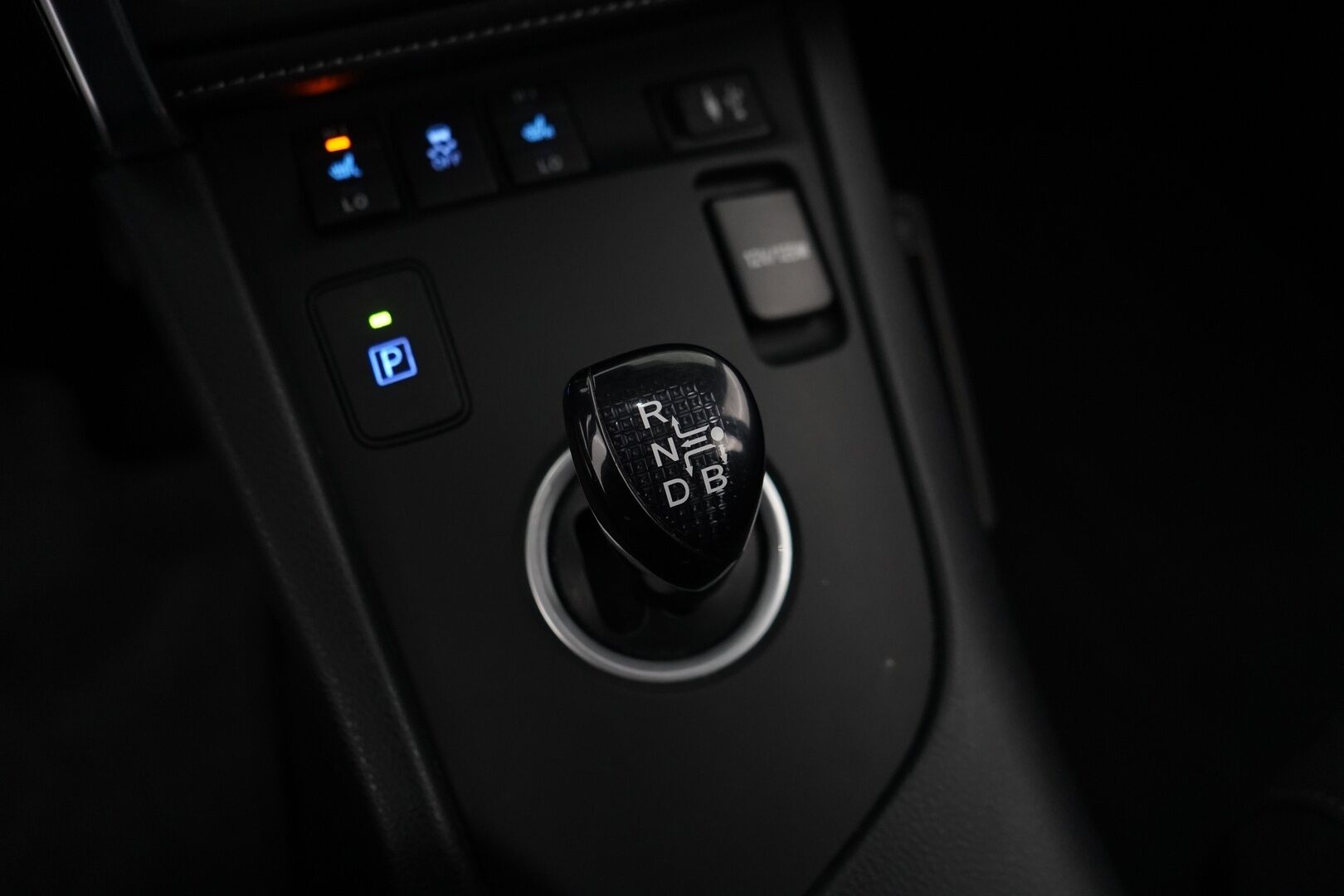 Toyota Auris 2017 1,8 Hybrid Active Edition - Suomi-auto / Kahdet renkaat / Ennakkomyynnissä - HULLUT VÄLIPÄIVÄT KORKOTARJOUS 2,49%