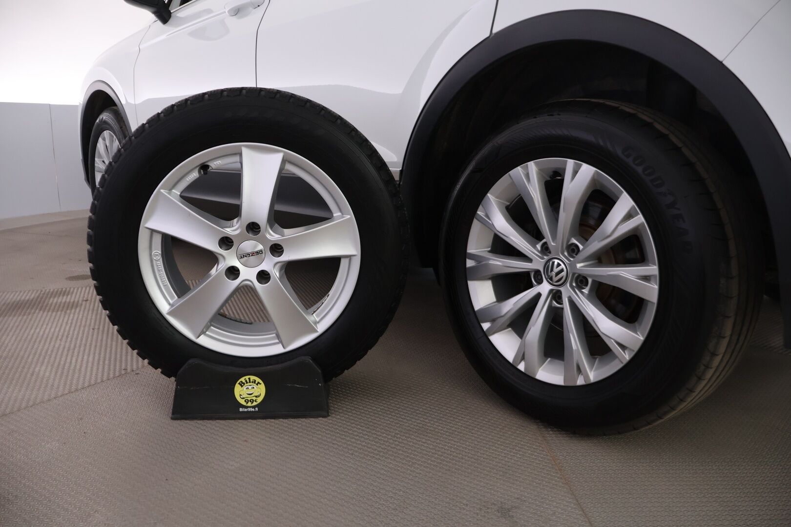 Volkswagen Tiguan 2017 Comfortline 2,0 TDI SCR 110 kW (150 hv) 4MOTION DSG-automaatti ** Webasto / Navi&Carplay / Adapt.vakkari / Vetokoukku ** - Upeassa kunnossa oleva Tigu! / Kahdet hyvät merkkirenkaat vanteilla! - HULLUT AVAJAISHULINAT KORKOTARJOUS 3,29 %