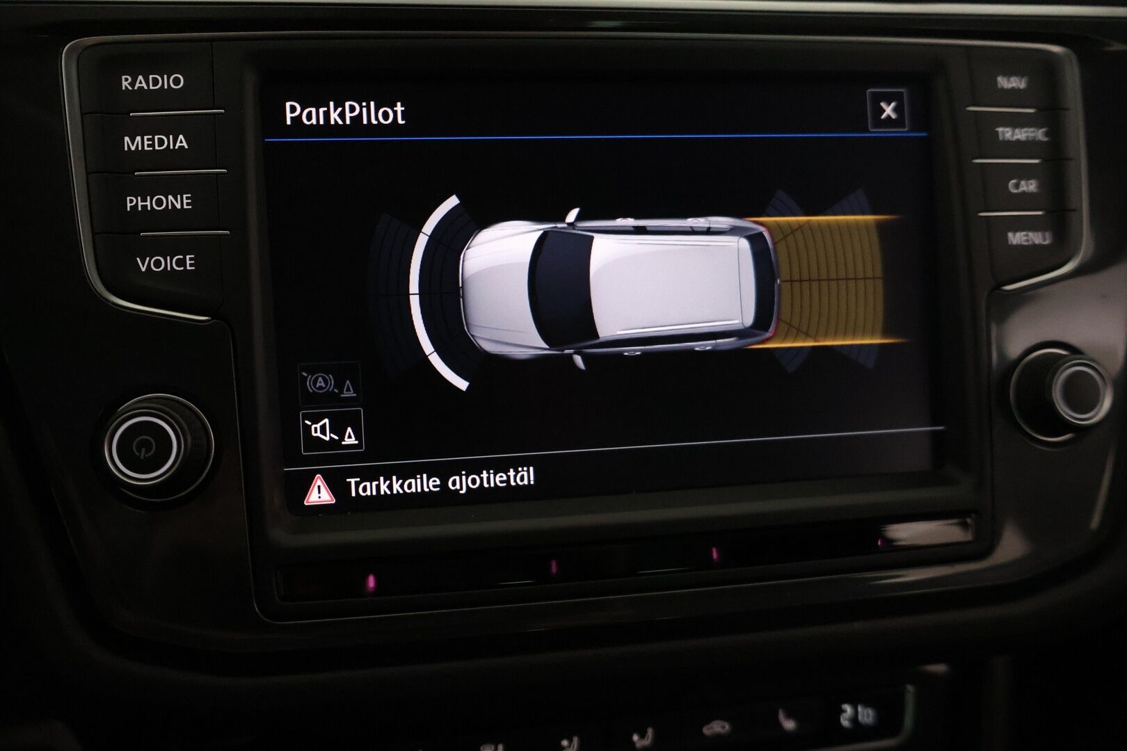 Volkswagen Tiguan 2017 Comfortline 2,0 TDI SCR 110 kW (150 hv) 4MOTION DSG-automaatti ** Webasto / Navi&Carplay / Adapt.vakkari / Vetokoukku ** - Upeassa kunnossa oleva Tigu! / Kahdet hyvät merkkirenkaat vanteilla! - HULLUT AVAJAISHULINAT KORKOTARJOUS 3,29 %