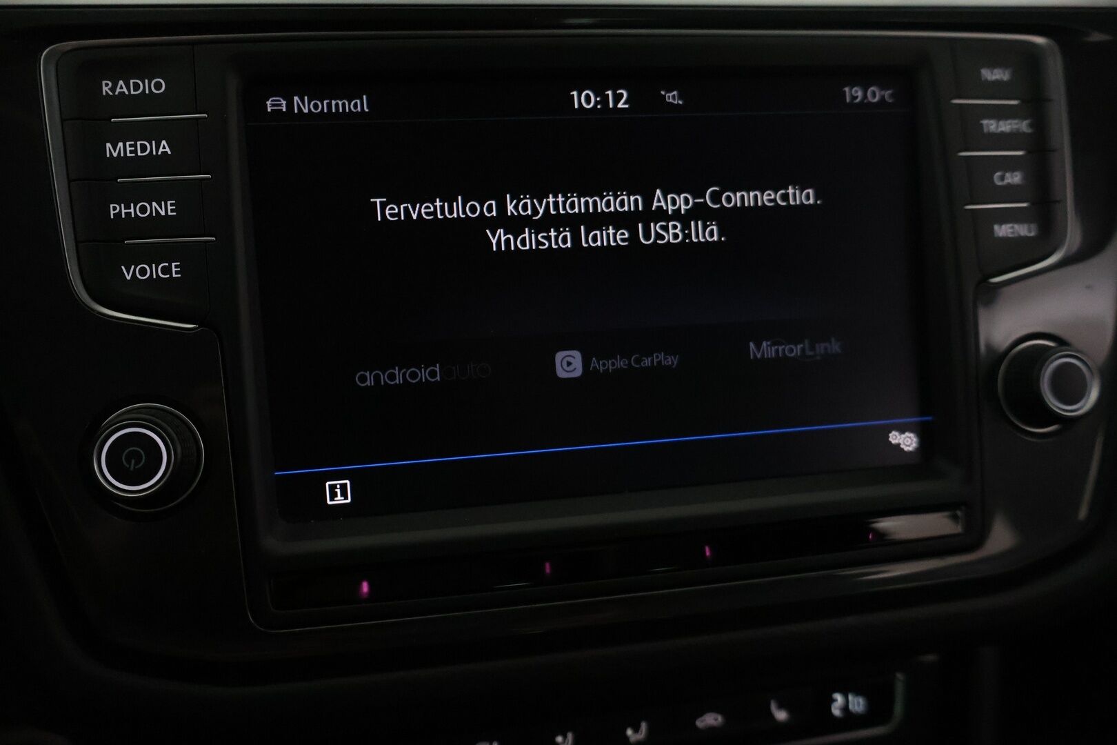 Volkswagen Tiguan 2017 Comfortline 2,0 TDI SCR 110 kW (150 hv) 4MOTION DSG-automaatti ** Webasto / Navi&Carplay / Adapt.vakkari / Vetokoukku ** - Upeassa kunnossa oleva Tigu! / Kahdet hyvät merkkirenkaat vanteilla! - HULLUT AVAJAISHULINAT KORKOTARJOUS 3,29 %