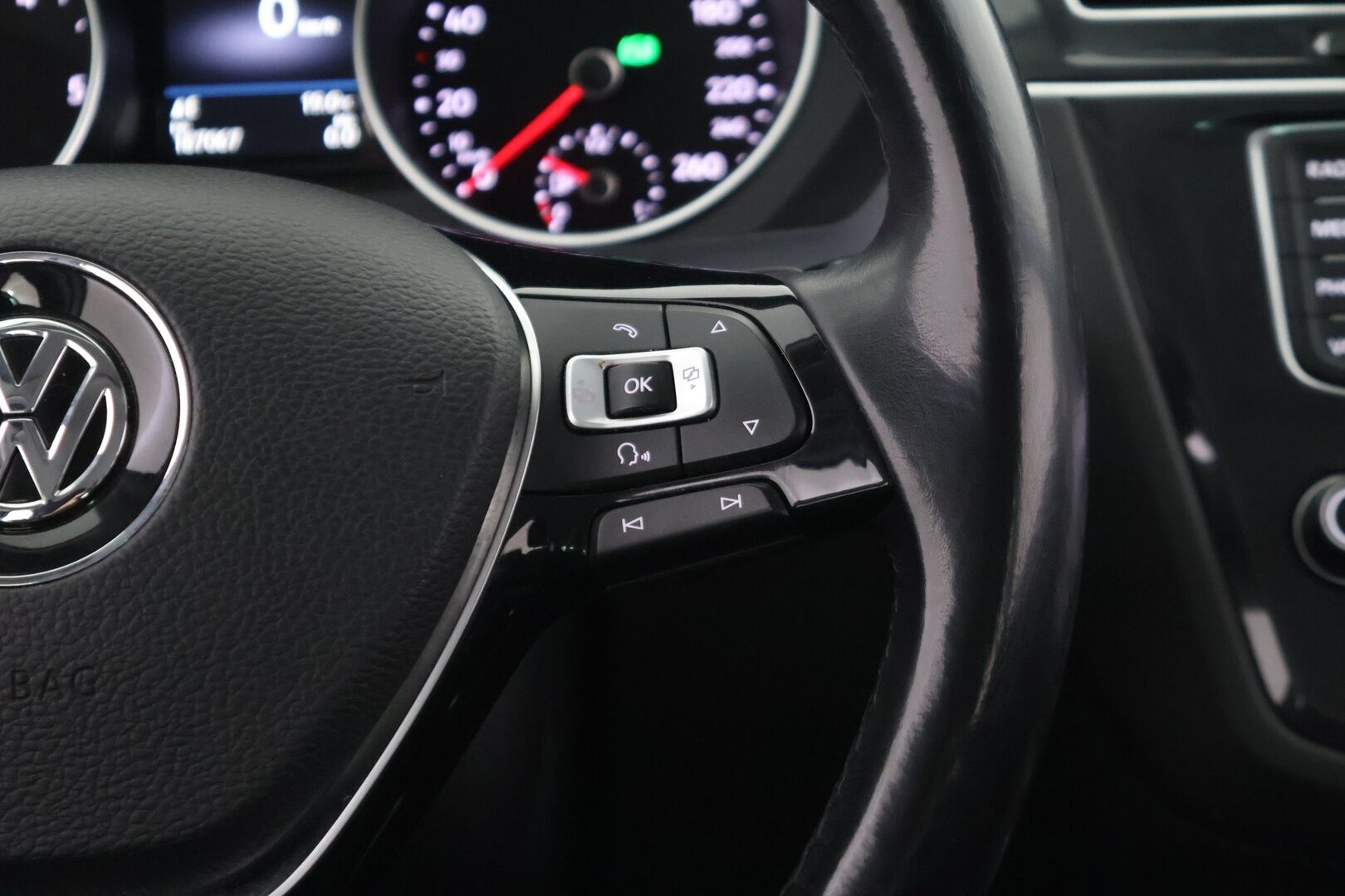 Volkswagen Tiguan 2017 Comfortline 2,0 TDI SCR 110 kW (150 hv) 4MOTION DSG-automaatti ** Webasto / Navi&Carplay / Adapt.vakkari / Vetokoukku ** - Upeassa kunnossa oleva Tigu! / Kahdet hyvät merkkirenkaat vanteilla! - HULLUT AVAJAISHULINAT KORKOTARJOUS 3,29 %