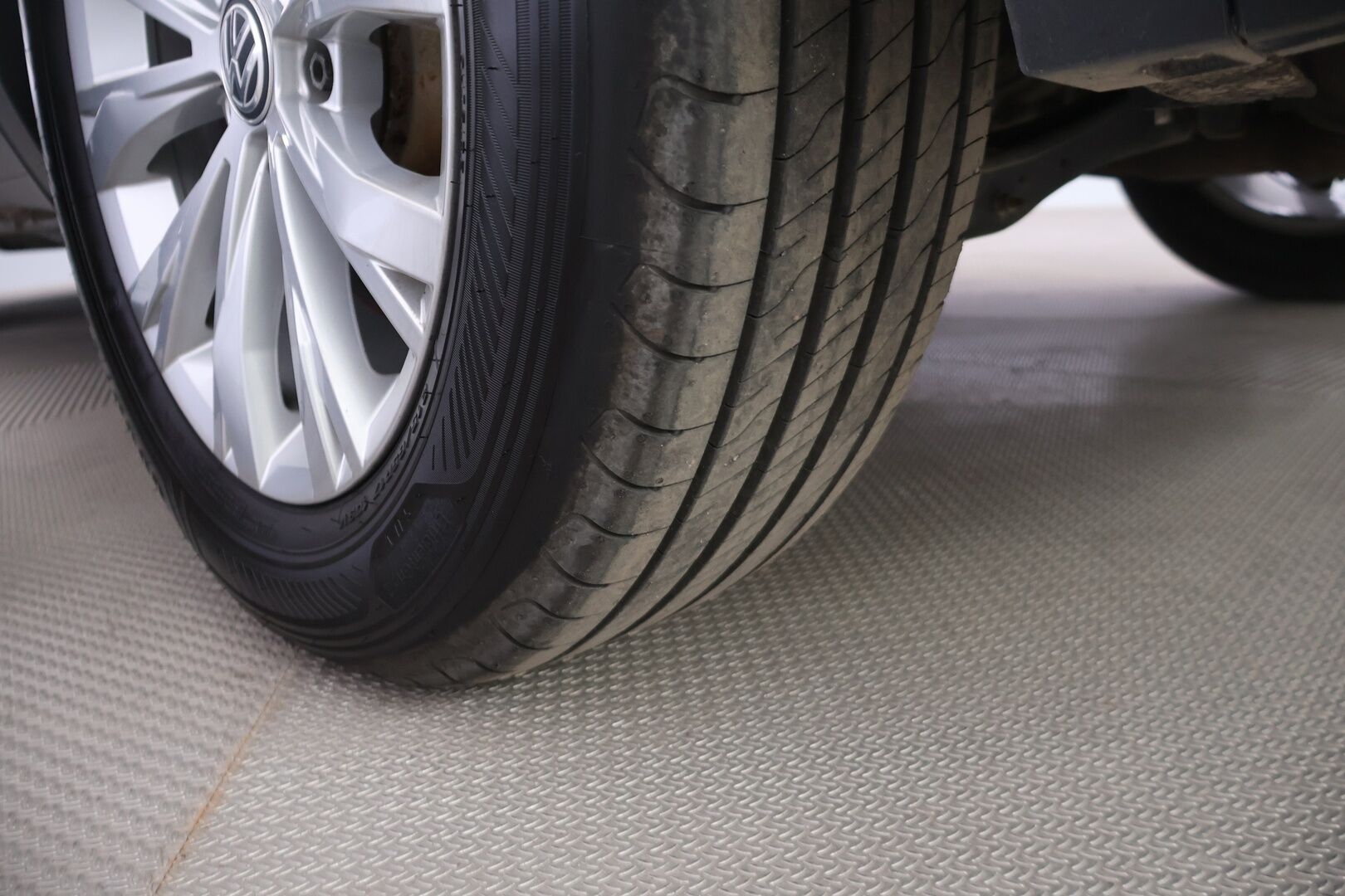 Volkswagen Tiguan 2017 Comfortline 2,0 TDI SCR 110 kW (150 hv) 4MOTION DSG-automaatti ** Webasto / Navi&Carplay / Adapt.vakkari / Vetokoukku ** - Upeassa kunnossa oleva Tigu! / Kahdet hyvät merkkirenkaat vanteilla! - HULLUT AVAJAISHULINAT KORKOTARJOUS 3,29 %