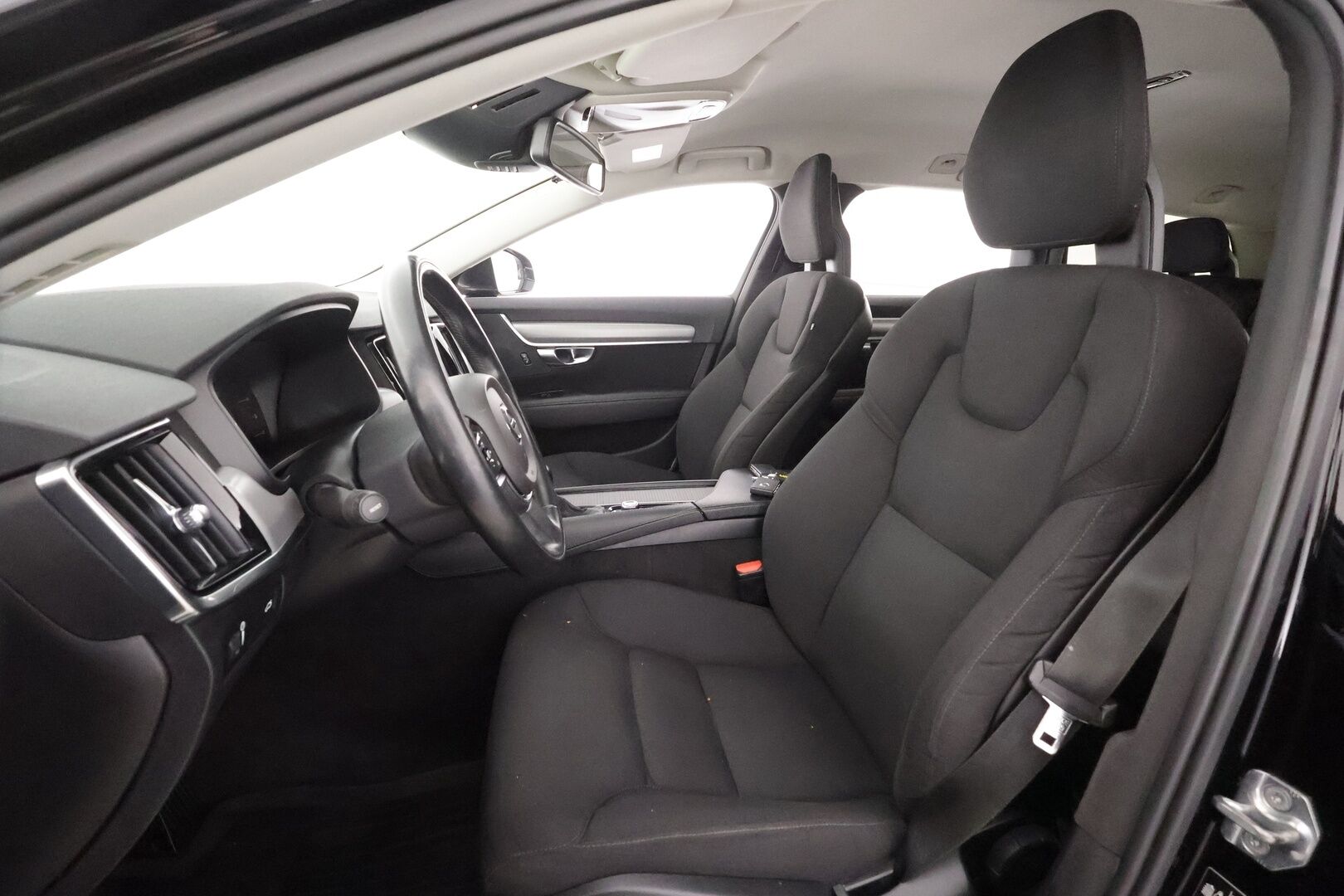 Volvo V90 2017 D4 Momentum aut - Webasto | ACC | LED | P.Tutkat | Kaistavahti | Keyless | 2x renkaat&alumiinivanteet
