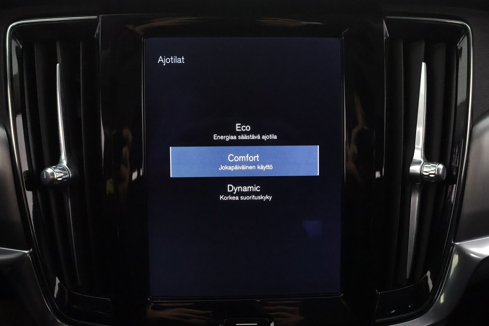 Volvo V90 2017 D4 Momentum aut - Webasto | ACC | LED | P.Tutkat | Kaistavahti | Keyless | 2x renkaat&alumiinivanteet