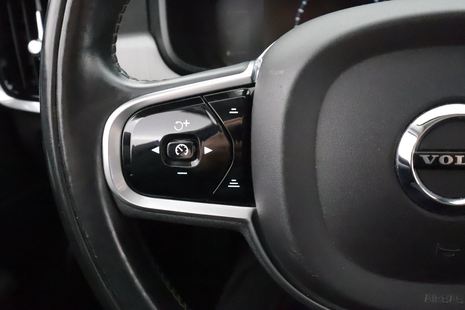 Volvo V90 2017 D4 Momentum aut - Webasto | ACC | LED | P.Tutkat | Kaistavahti | Keyless | 2x renkaat&alumiinivanteet