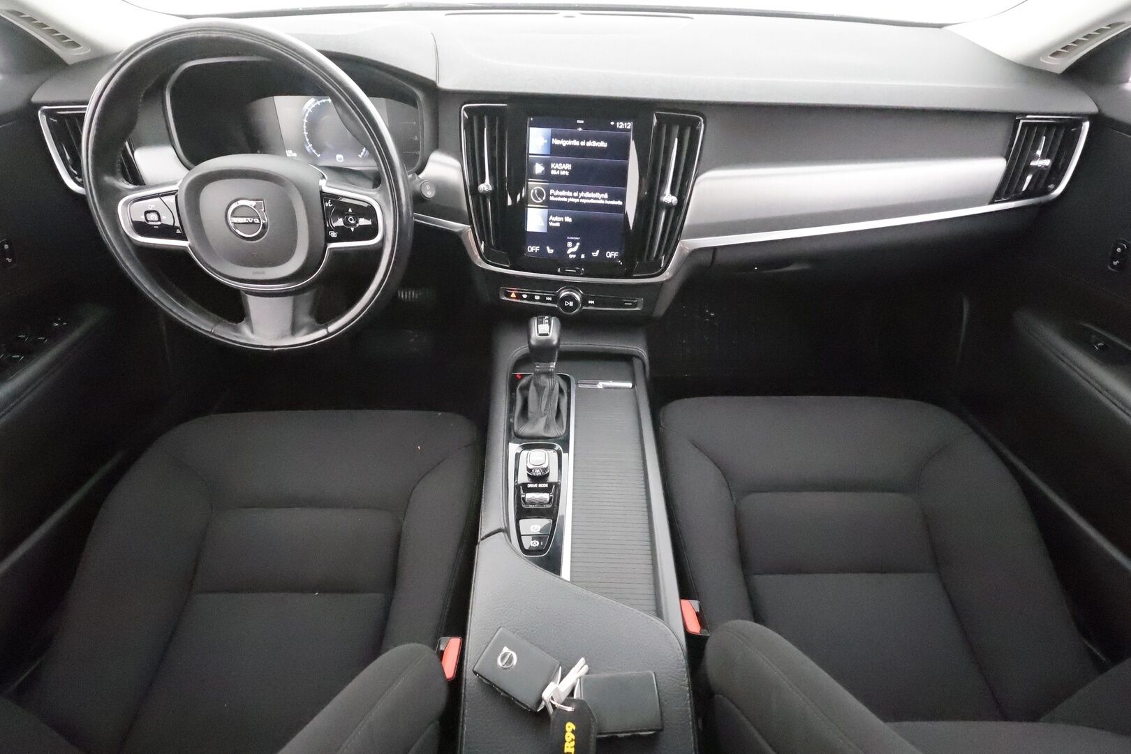 Volvo V90 2017 D4 Momentum aut - Webasto | ACC | LED | P.Tutkat | Kaistavahti | Keyless | 2x renkaat&alumiinivanteet