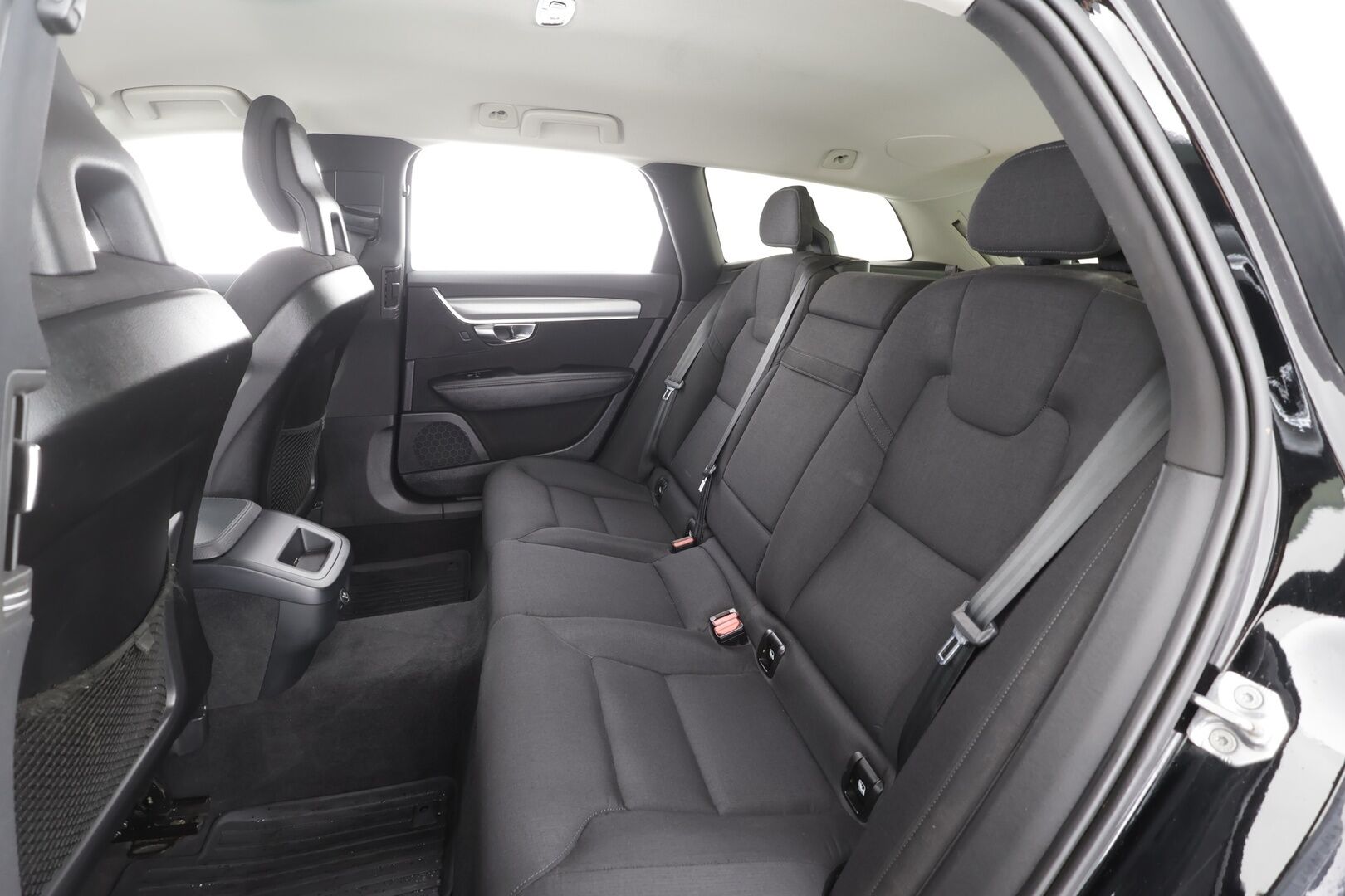 Volvo V90 2017 D4 Momentum aut - Webasto | ACC | LED | P.Tutkat | Kaistavahti | Keyless | 2x renkaat&alumiinivanteet