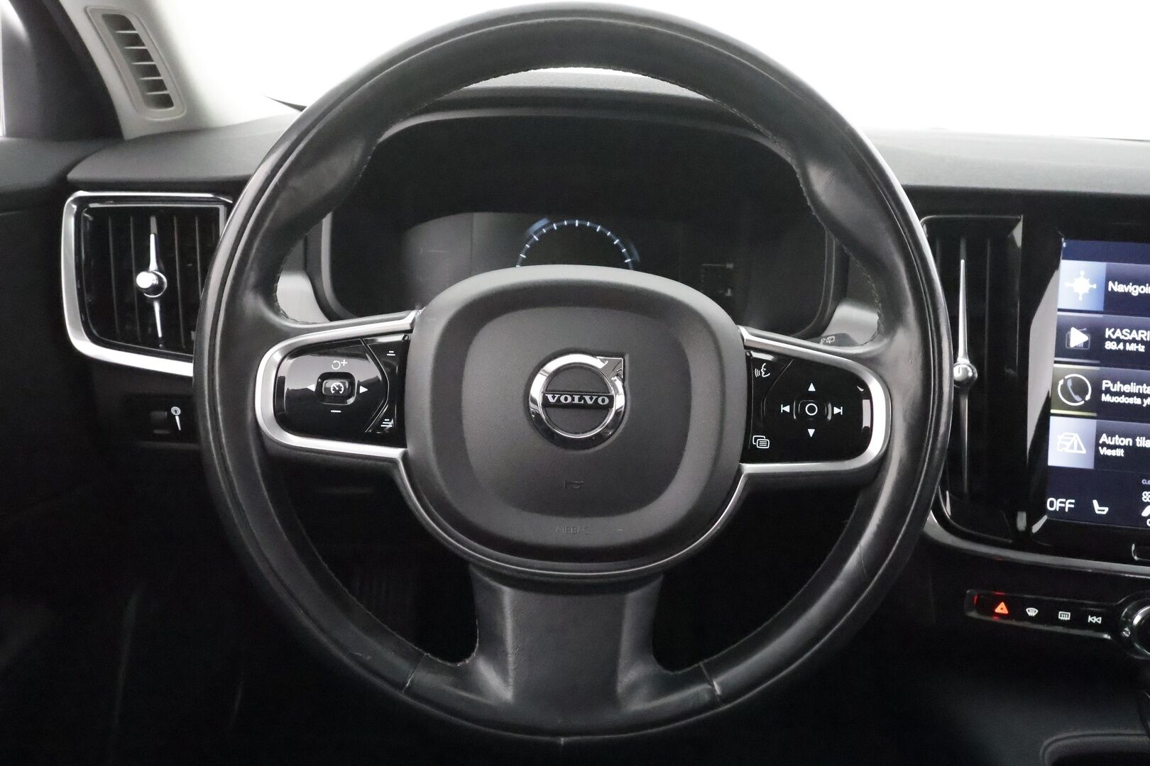 Volvo V90 2017 D4 Momentum aut - Webasto | ACC | LED | P.Tutkat | Kaistavahti | Keyless | 2x renkaat&alumiinivanteet