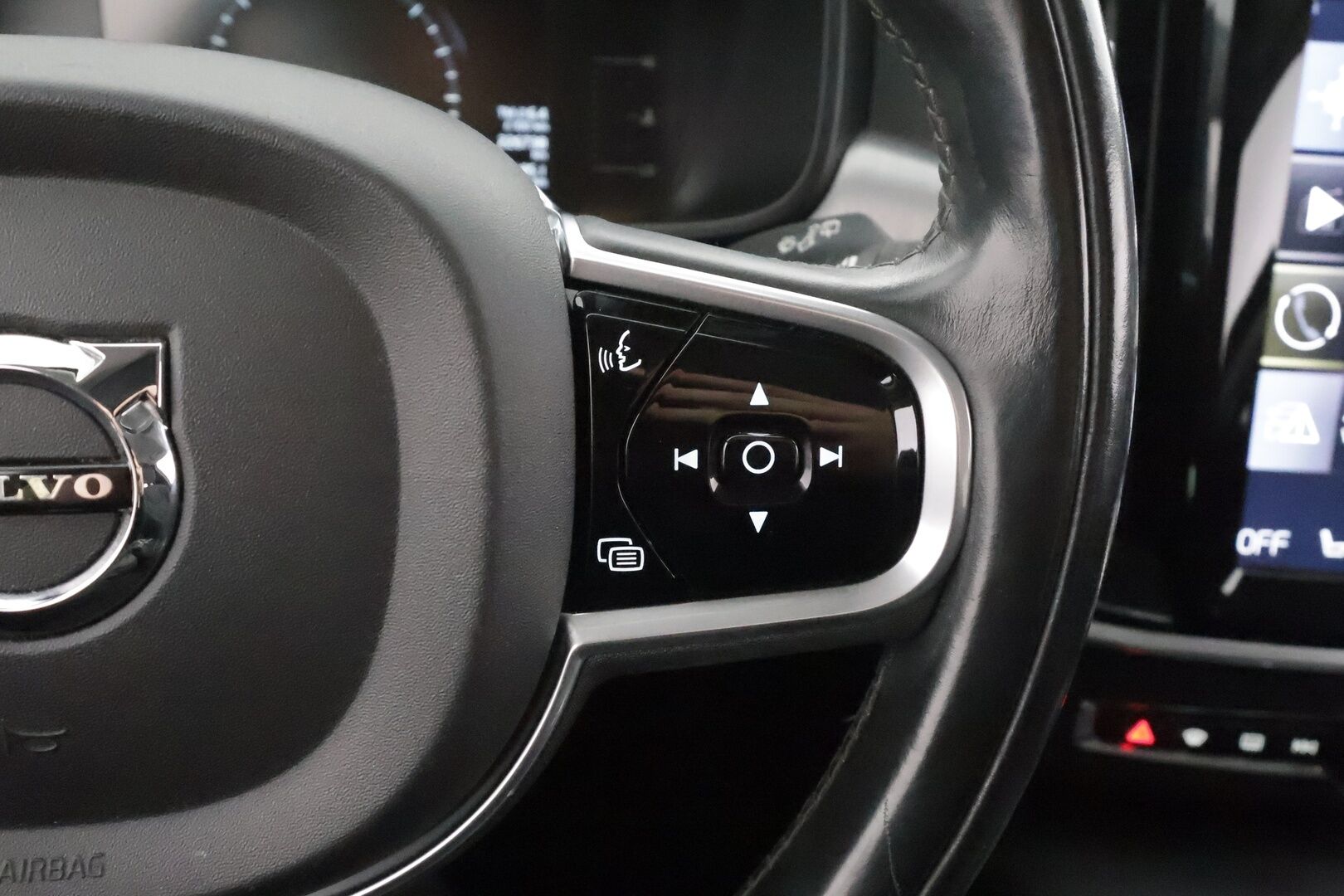 Volvo V90 2017 D4 Momentum aut - Webasto | ACC | LED | P.Tutkat | Kaistavahti | Keyless | 2x renkaat&alumiinivanteet
