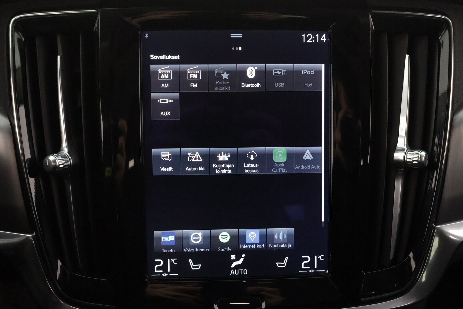 Volvo V90 2017 D4 Momentum aut - Webasto | ACC | LED | P.Tutkat | Kaistavahti | Keyless | 2x renkaat&alumiinivanteet