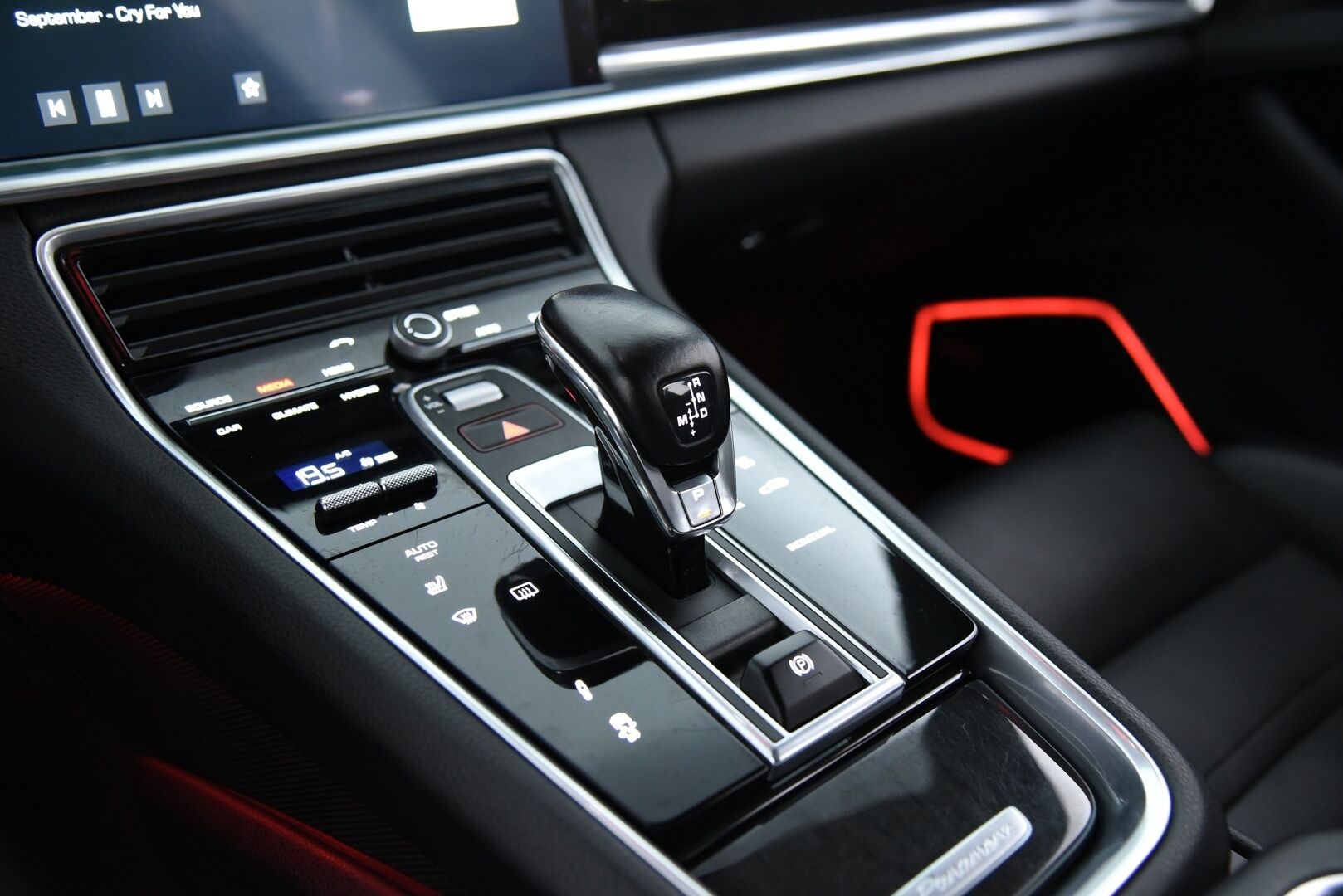 Porsche Panamera 2018 4 E-Hybrid Sport Turismo // Suomi-Auto / BOSE / Panorama / Matrix / 14-Penkit / Keyless - Merkkihuollettu / 2x merkkirenkaat