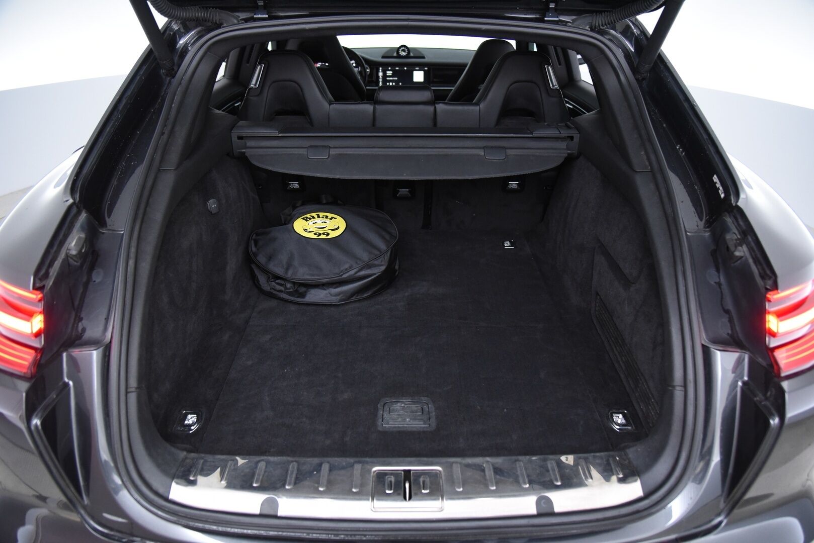 Porsche Panamera 2018 4 E-Hybrid Sport Turismo // Suomi-Auto / BOSE / Panorama / Matrix / 14-Penkit / Keyless - Merkkihuollettu / 2x merkkirenkaat