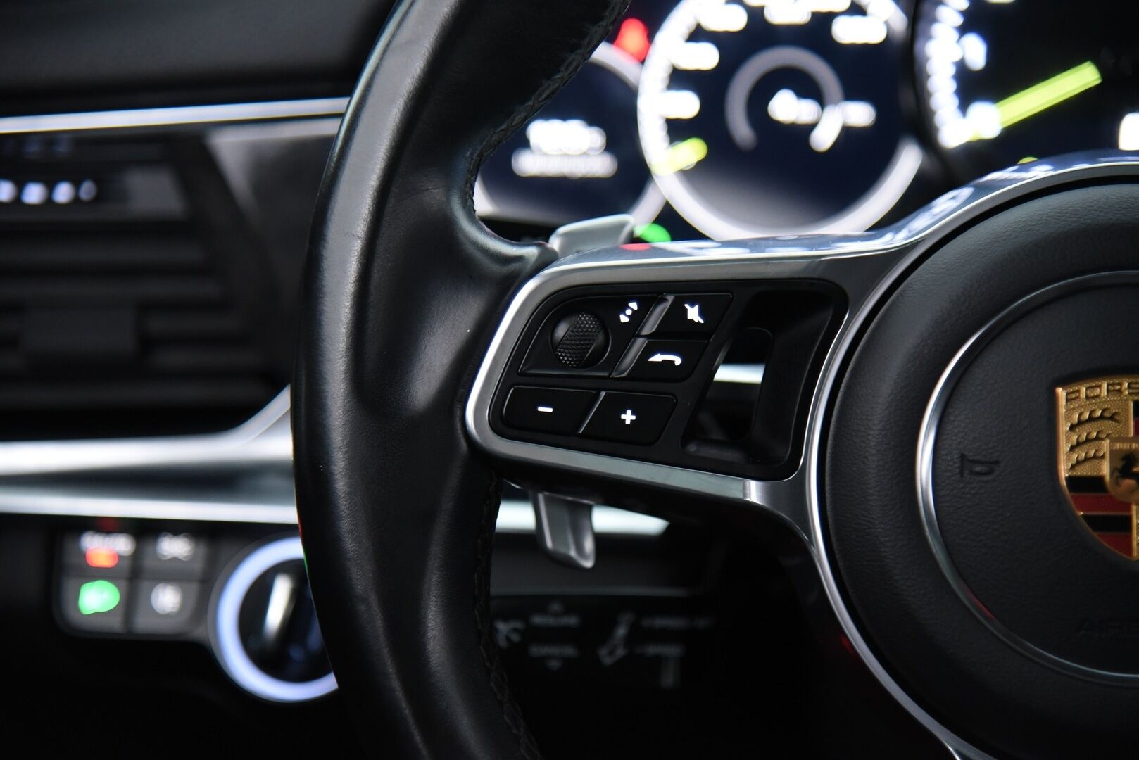 Porsche Panamera 2018 4 E-Hybrid Sport Turismo // Suomi-Auto / BOSE / Panorama / Matrix / 14-Penkit / Keyless - Merkkihuollettu / 2x merkkirenkaat