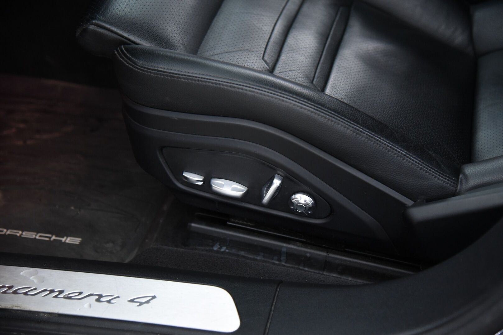 Porsche Panamera 2018 4 E-Hybrid Sport Turismo // Suomi-Auto / BOSE / Panorama / Matrix / 14-Penkit / Keyless - Merkkihuollettu / 2x merkkirenkaat