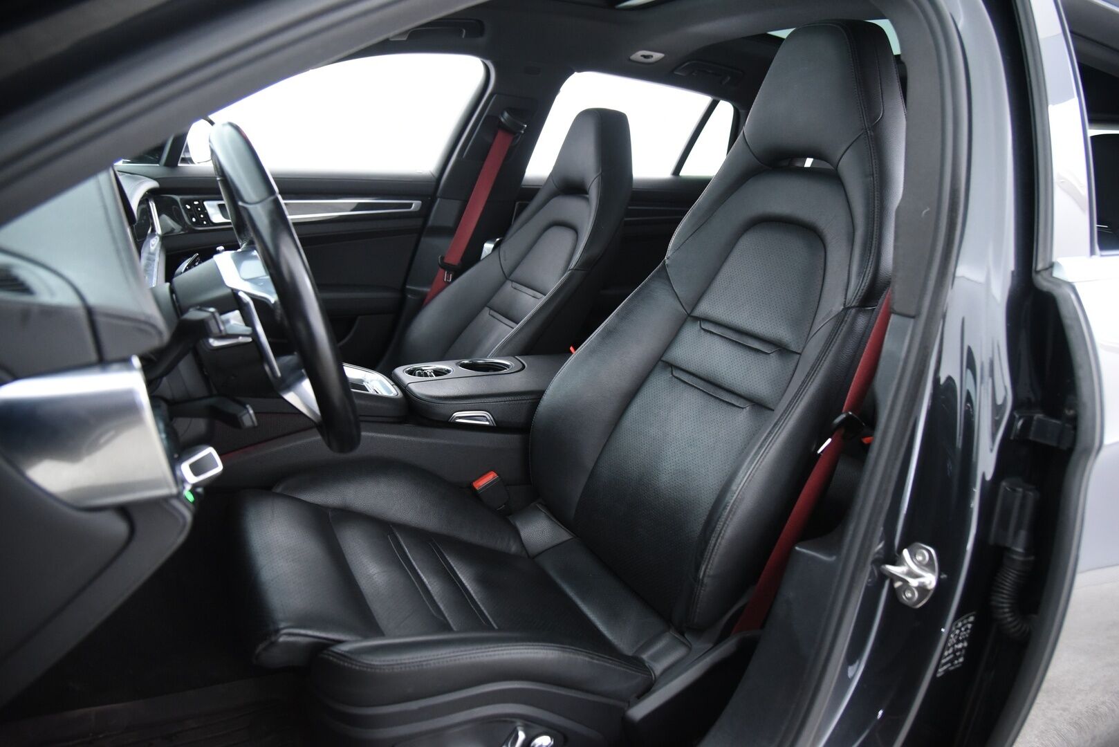 Porsche Panamera 2018 4 E-Hybrid Sport Turismo // Suomi-Auto / BOSE / Panorama / Matrix / 14-Penkit / Keyless - Merkkihuollettu / 2x merkkirenkaat