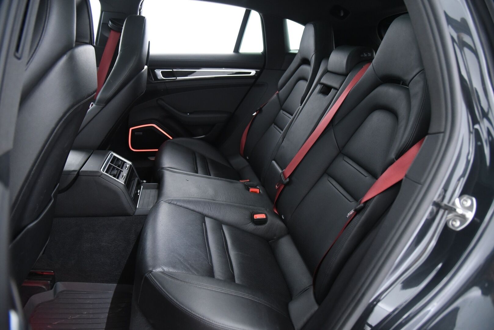 Porsche Panamera 2018 4 E-Hybrid Sport Turismo // Suomi-Auto / BOSE / Panorama / Matrix / 14-Penkit / Keyless - Merkkihuollettu / 2x merkkirenkaat