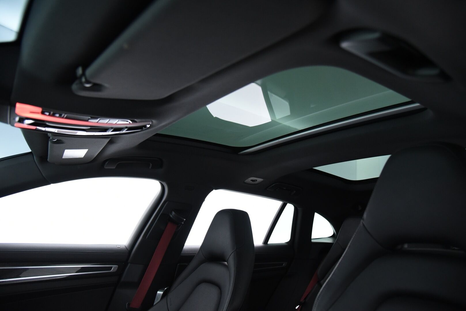 Porsche Panamera 2018 4 E-Hybrid Sport Turismo // Suomi-Auto / BOSE / Panorama / Matrix / 14-Penkit / Keyless - Merkkihuollettu / 2x merkkirenkaat