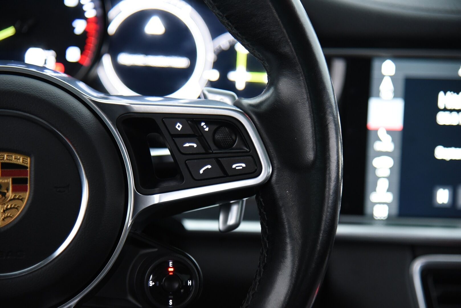 Porsche Panamera 2018 4 E-Hybrid Sport Turismo // Suomi-Auto / BOSE / Panorama / Matrix / 14-Penkit / Keyless - Merkkihuollettu / 2x merkkirenkaat