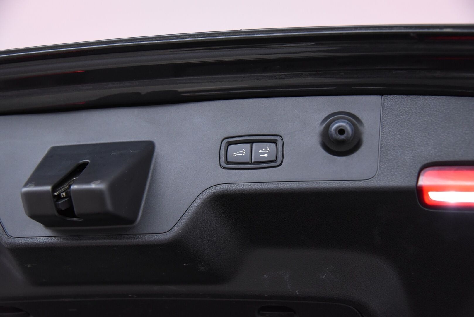 Porsche Panamera 2018 4 E-Hybrid Sport Turismo // Suomi-Auto / BOSE / Panorama / Matrix / 14-Penkit / Keyless - Merkkihuollettu / 2x merkkirenkaat