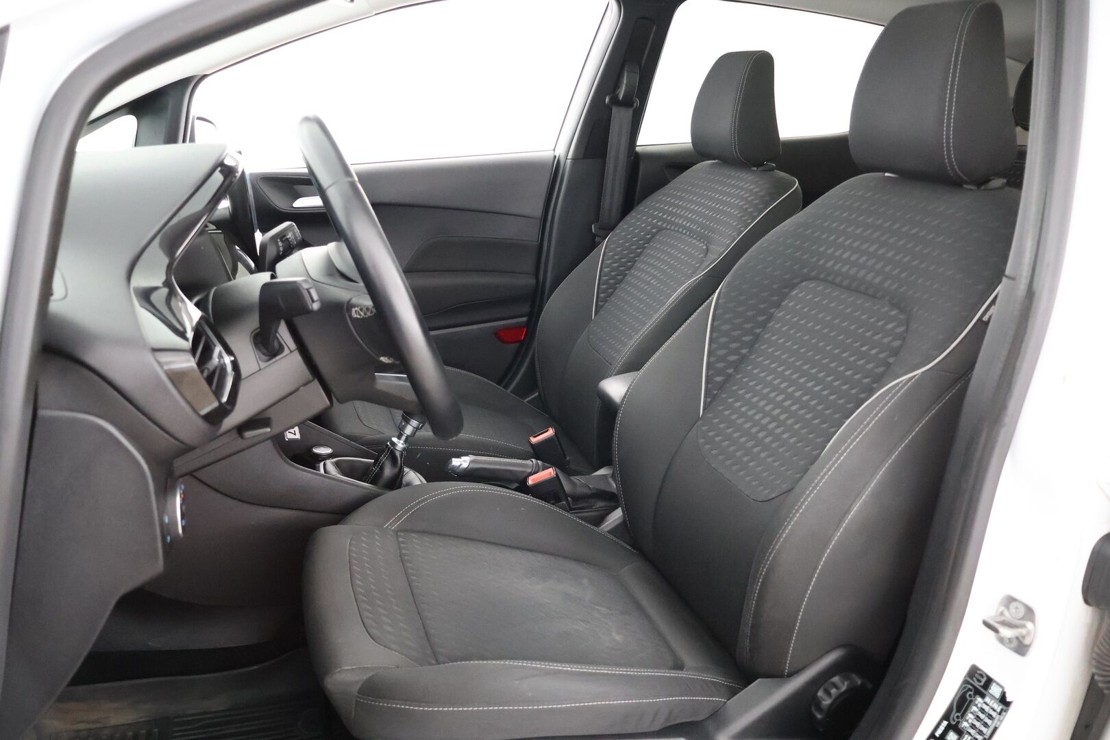 Ford Fiesta 2018 1,0 EcoBoost 100hv M6 Titanium 5-ovinen - Suomi auto | Panorama | B&O | Vakkari | Apple & Android yhteys