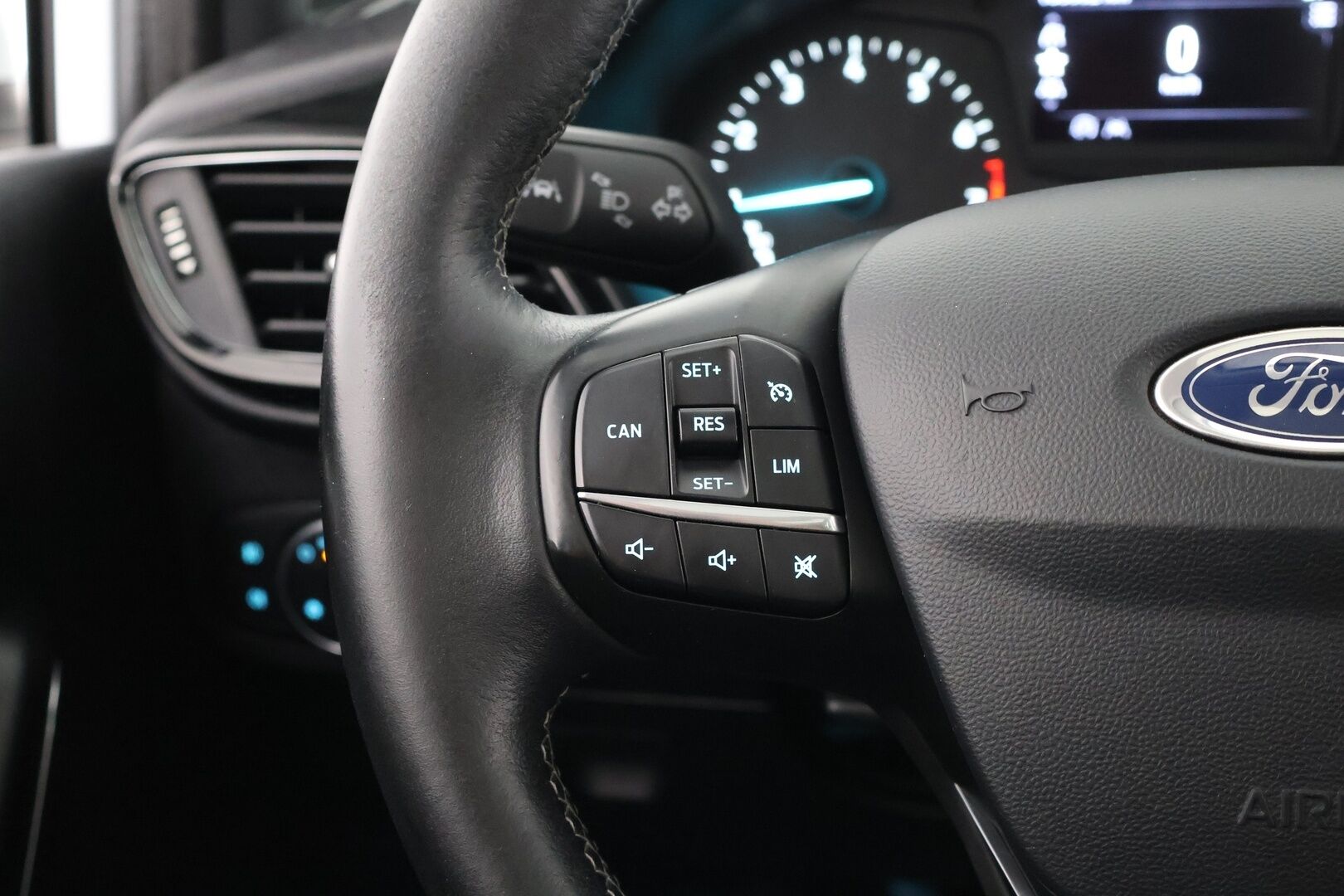 Ford Fiesta 2018 1,0 EcoBoost 100hv M6 Titanium 5-ovinen - Suomi auto | Panorama | B&O | Vakkari | Apple & Android yhteys