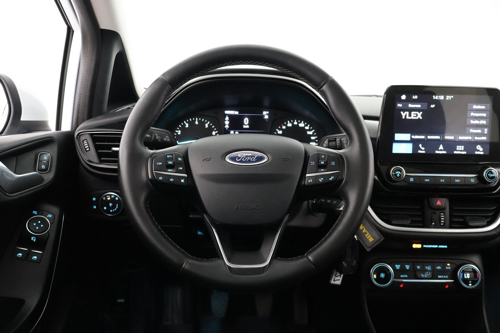 Ford Fiesta 2018 1,0 EcoBoost 100hv M6 Titanium 5-ovinen - Suomi auto | Panorama | B&O | Vakkari | Apple & Android yhteys