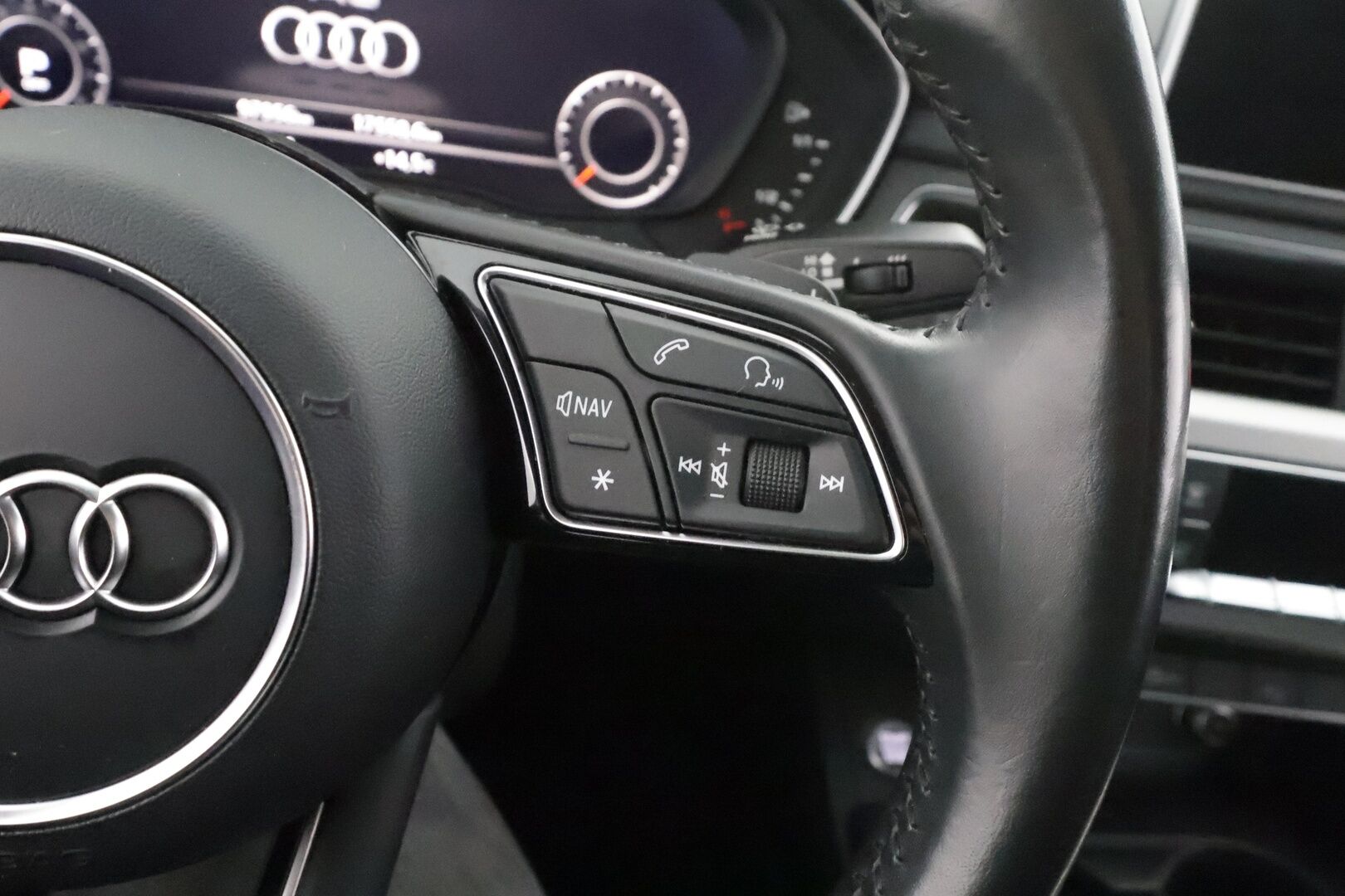 Audi A5 2018 Sportback Business Sport Comfort Edition 1,4 TFSI 110 kW S tronic * Webasto / Koukku / Matrix / P.Tutkat / Navi * - Hyvin huollettu / Sportpenkit / Digimittaristo / Kahdet renkaat aluvanteilla