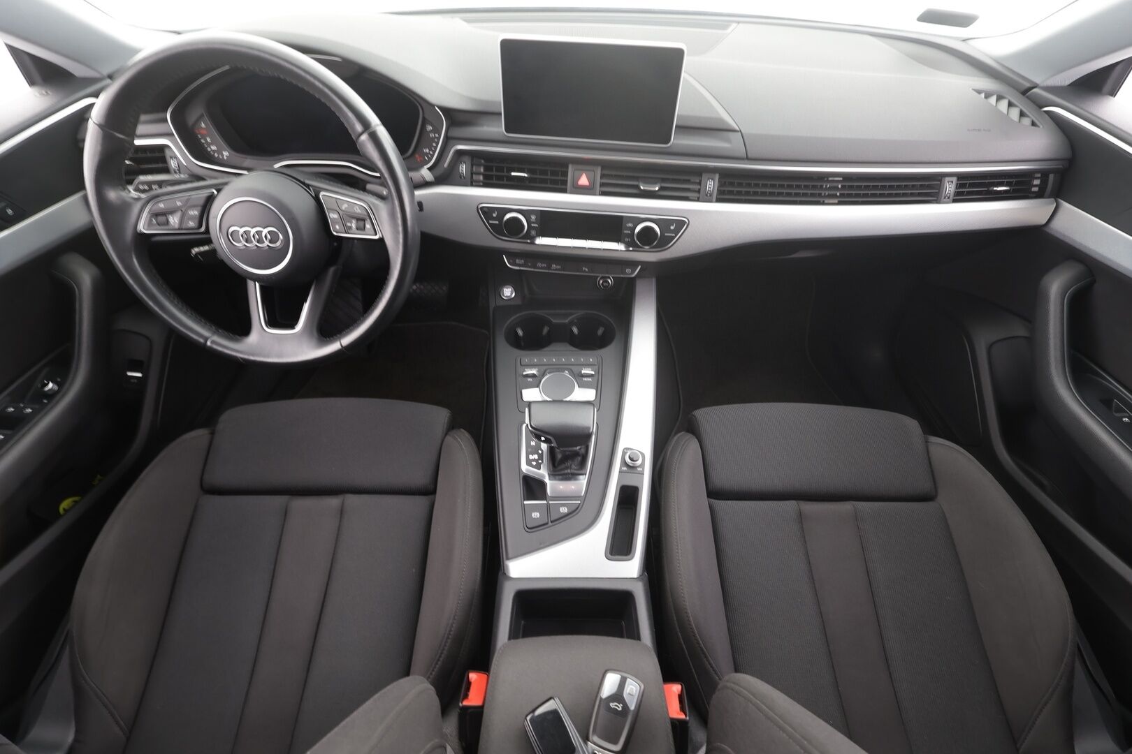 Audi A5 2018 Sportback Business Sport Comfort Edition 1,4 TFSI 110 kW S tronic * Webasto / Koukku / Matrix / P.Tutkat / Navi * - Hyvin huollettu / Sportpenkit / Digimittaristo / Kahdet renkaat aluvanteilla