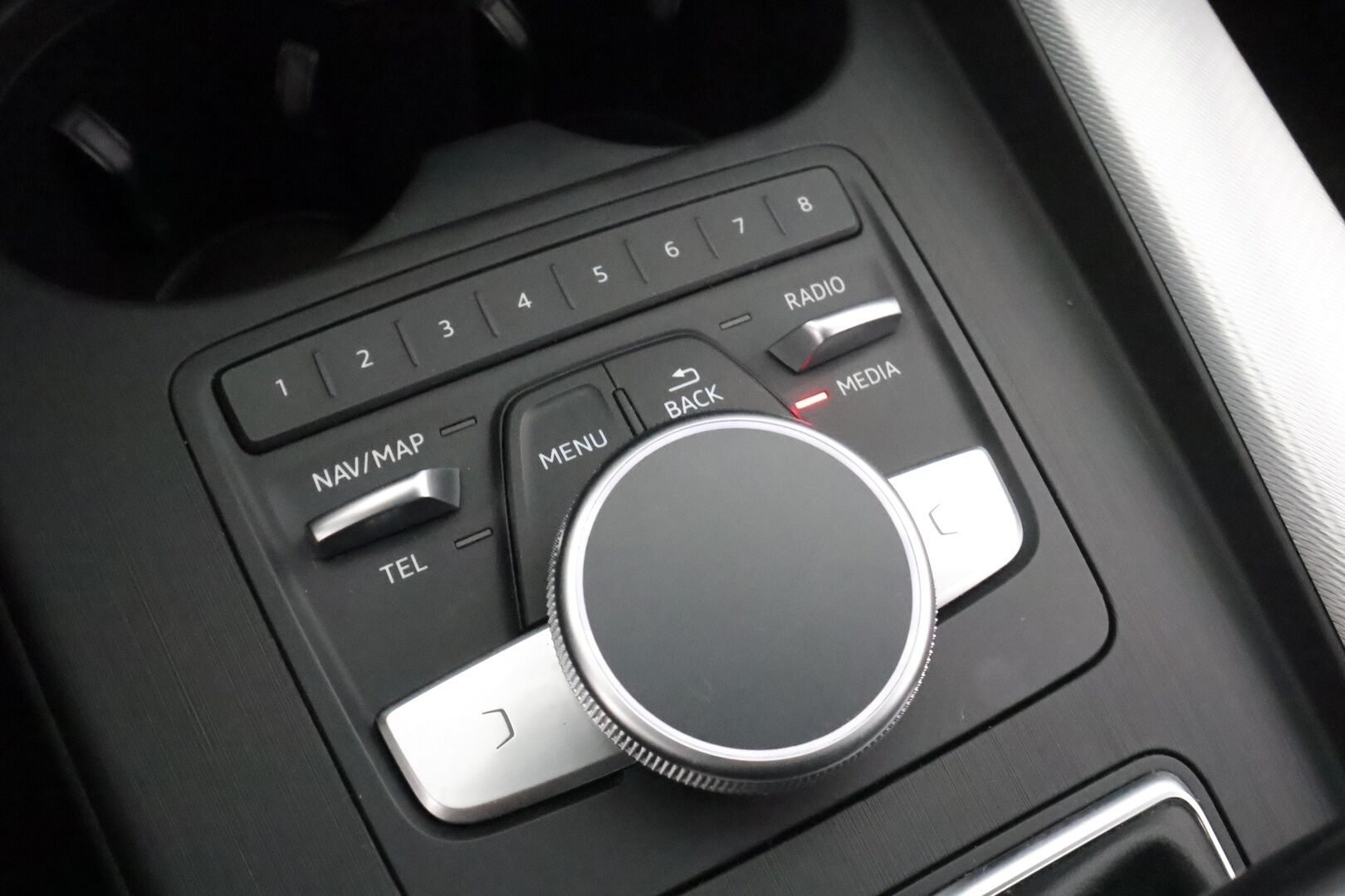 Audi A5 2018 Sportback Business Sport Comfort Edition 1,4 TFSI 110 kW S tronic * Webasto / Koukku / Matrix / P.Tutkat / Navi * - Hyvin huollettu / Sportpenkit / Digimittaristo / Kahdet renkaat aluvanteilla