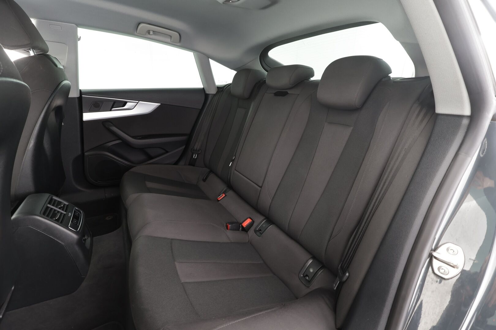 Audi A5 2018 Sportback Business Sport Comfort Edition 1,4 TFSI 110 kW S tronic * Webasto / Koukku / Matrix / P.Tutkat / Navi * - Hyvin huollettu / Sportpenkit / Digimittaristo / Kahdet renkaat aluvanteilla