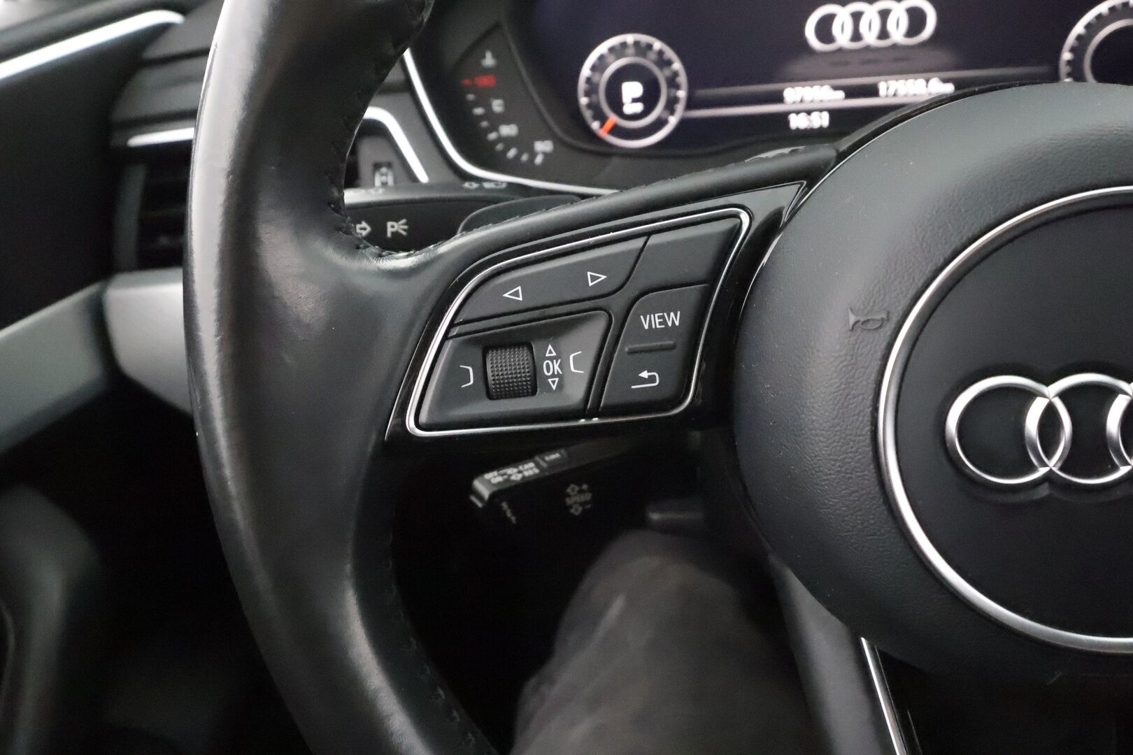 Audi A5 2018 Sportback Business Sport Comfort Edition 1,4 TFSI 110 kW S tronic * Webasto / Koukku / Matrix / P.Tutkat / Navi * - Hyvin huollettu / Sportpenkit / Digimittaristo / Kahdet renkaat aluvanteilla