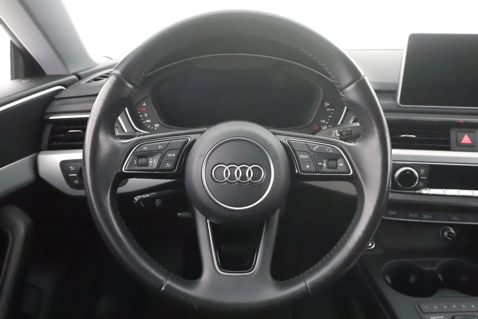 Audi A5 2018 Sportback Business Sport Comfort Edition 1,4 TFSI 110 kW S tronic * Webasto / Koukku / Matrix / P.Tutkat / Navi * - Hyvin huollettu / Sportpenkit / Digimittaristo / Kahdet renkaat aluvanteilla