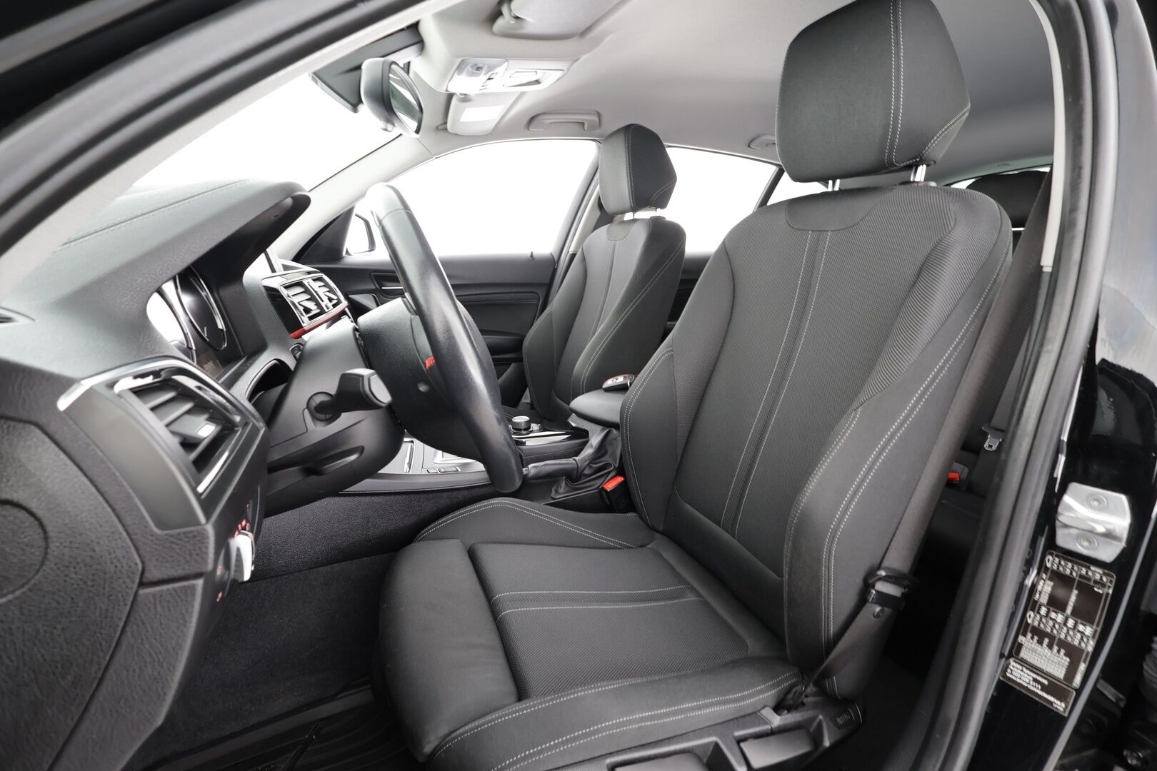 BMW 118 2018 F20 Hatchback 118d A Business Automatic Edition Sport * Vakkari / P.tutka / Hifi / LED / Sporttipenkit * - Suomi-auto / Kahdet renkaat aluvanteilla - HULLU BLACKWEEK KORKOTARJOUS 2,49%