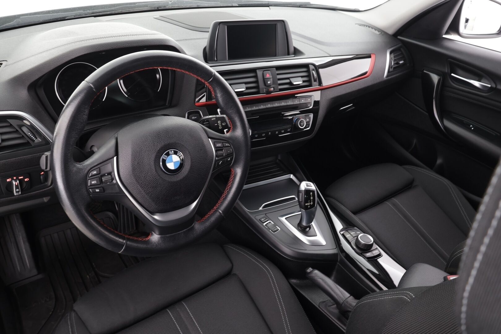 BMW 118 2018 F20 Hatchback 118d A Business Automatic Edition Sport * Vakkari / P.tutka / Hifi / LED / Sporttipenkit * - Suomi-auto / Kahdet renkaat aluvanteilla - HULLU BLACKWEEK KORKOTARJOUS 2,49%