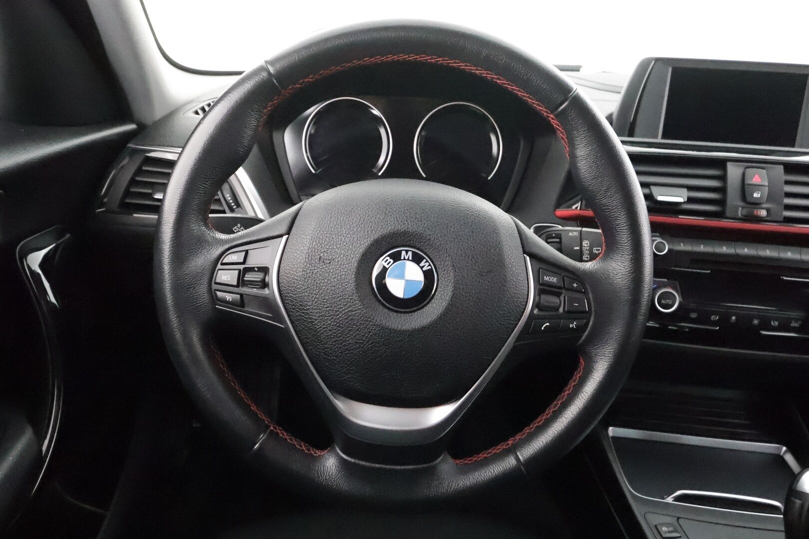 BMW 118 2018 F20 Hatchback 118d A Business Automatic Edition Sport * Vakkari / P.tutka / Hifi / LED / Sporttipenkit * - Suomi-auto / Kahdet renkaat aluvanteilla - HULLU BLACKWEEK KORKOTARJOUS 2,49%