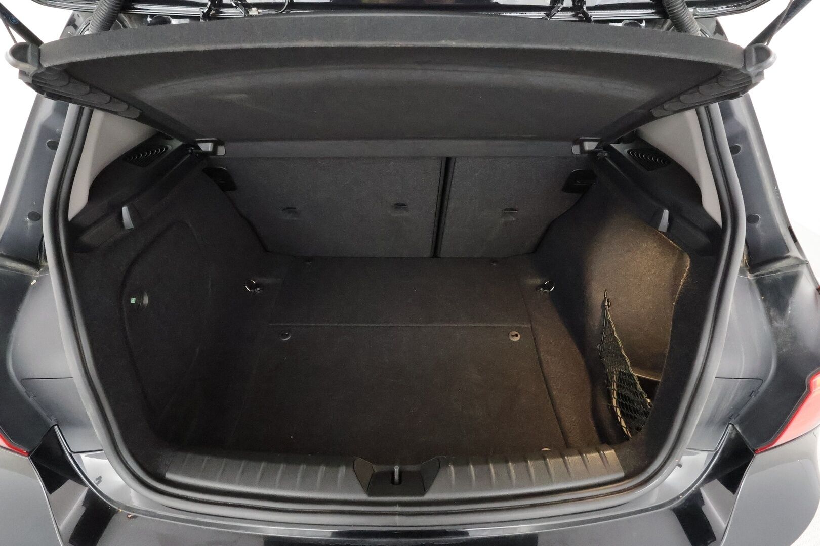 BMW 118 2018 F20 Hatchback 118d A Business Automatic Edition Sport * Vakkari / P.tutka / Hifi / LED / Sporttipenkit * - Suomi-auto / Kahdet renkaat aluvanteilla - HULLU BLACKWEEK KORKOTARJOUS 2,49%