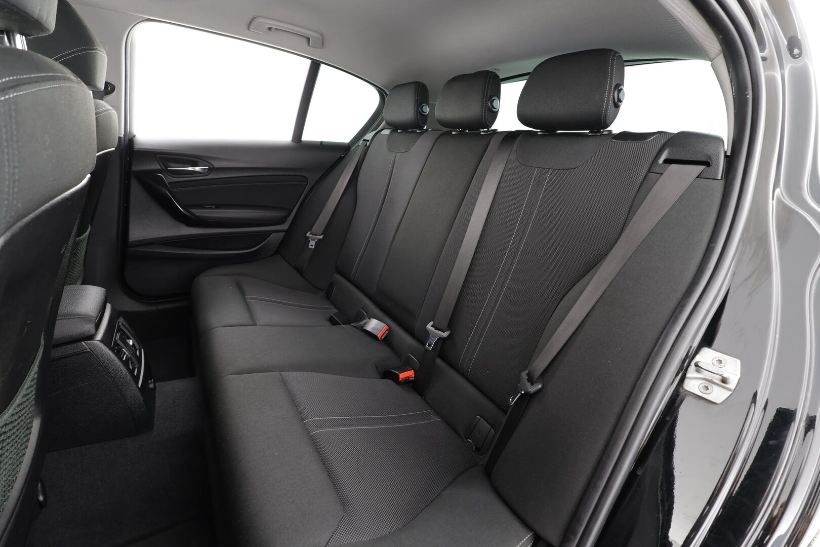 BMW 118 2018 F20 Hatchback 118d A Business Automatic Edition Sport * Vakkari / P.tutka / Hifi / LED / Sporttipenkit * - Suomi-auto / Kahdet renkaat aluvanteilla - HULLU BLACKWEEK KORKOTARJOUS 2,49%