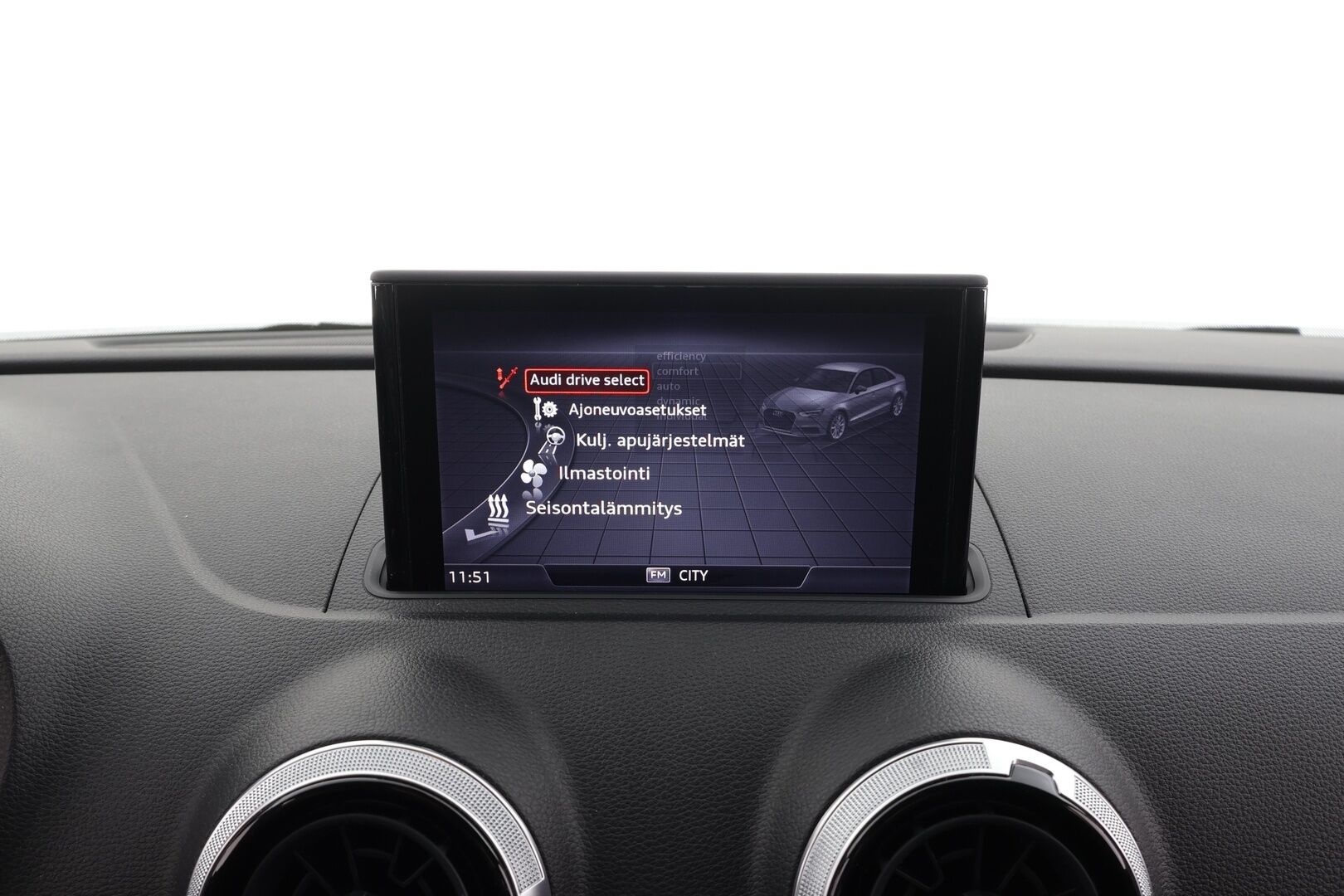 Audi A3 2018 Sedan Pro Business Sport Edition 2,0 TDI 110 kW S tronic * Suomi-auto / P.tutka / LED / Vakkari / Webasto * - Kahdet renkaat aluvanteilla