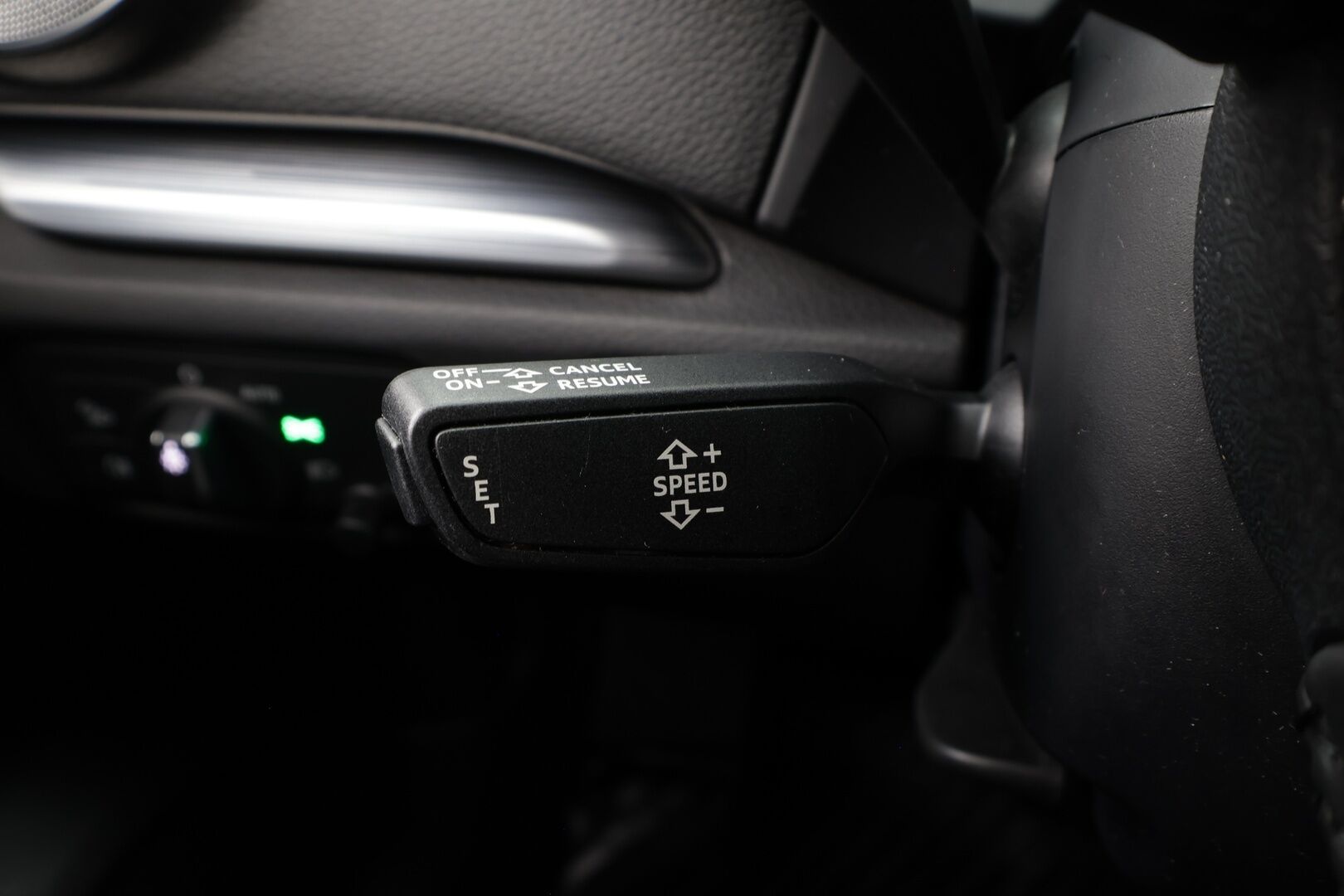 Audi A3 2018 Sedan Pro Business Sport Edition 2,0 TDI 110 kW S tronic * Suomi-auto / P.tutka / LED / Vakkari / Webasto * - Kahdet renkaat aluvanteilla - HULLU BLACKWEEK KORKOTARJOUS 2,49%