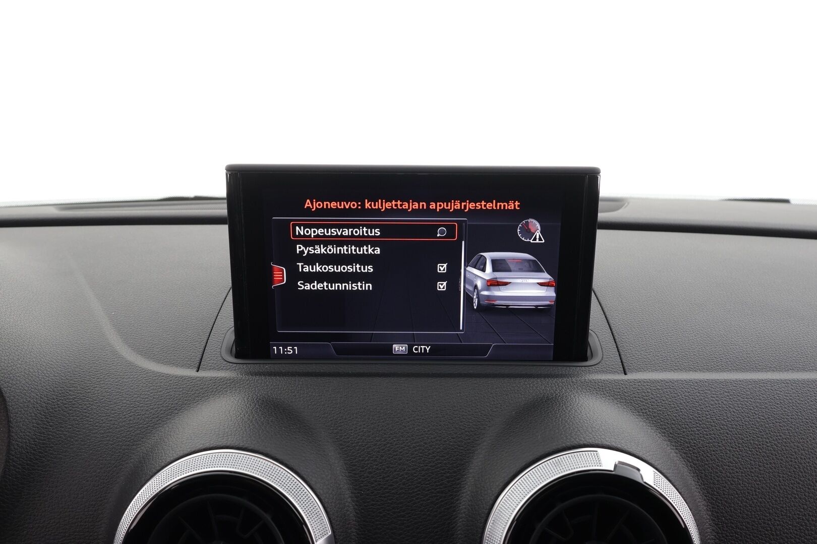 Audi A3 2018 Sedan Pro Business Sport Edition 2,0 TDI 110 kW S tronic * Suomi-auto / P.tutka / LED / Vakkari / Webasto * - Kahdet renkaat aluvanteilla