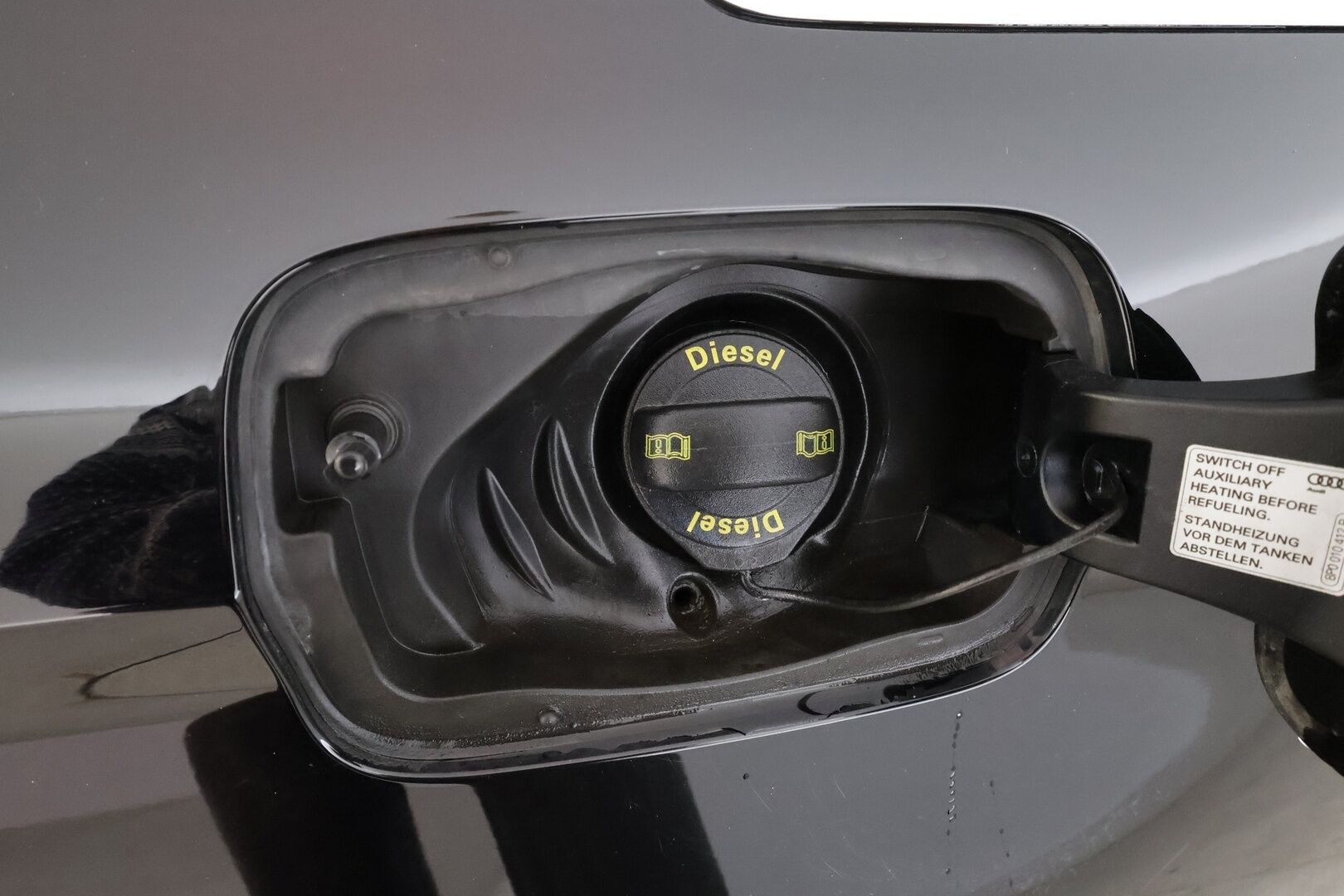 Audi A3 2018 Sedan Pro Business Sport Edition 2,0 TDI 110 kW S tronic * Suomi-auto / P.tutka / LED / Vakkari / Webasto * - Kahdet renkaat aluvanteilla - HULLU BLACKWEEK KORKOTARJOUS 2,49%