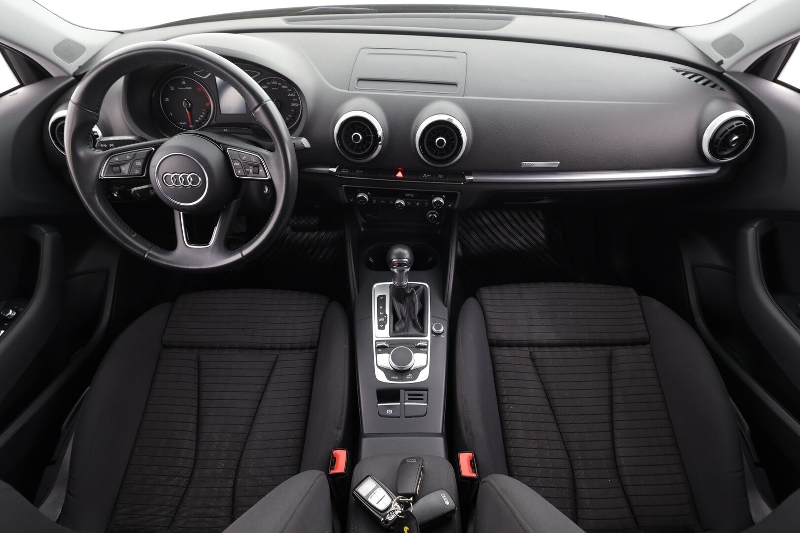 Audi A3 2018 Sedan Pro Business Sport Edition 2,0 TDI 110 kW S tronic * Suomi-auto / P.tutka / LED / Vakkari / Webasto * - Kahdet renkaat aluvanteilla