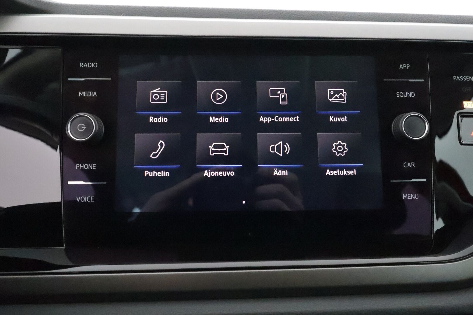 Volkswagen Polo 2018 Comfortline 1,0 TSI 70 kW **Adapt.Vakkari / P. Tutkat / Sisätilanlämmitin / Apple&Android / KeylessGO / 2x Renkaat** - Adapt.Vakkari / P. Tutkat / Sisätilanlämmitin / Apple&Android / KeylessGO / 2x Renkaat